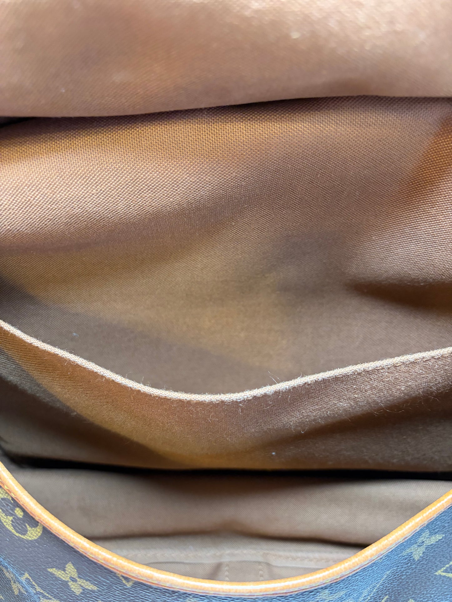 Louis Vuitton Saumur 35 Monogram Crossbody/Shoulder Bag