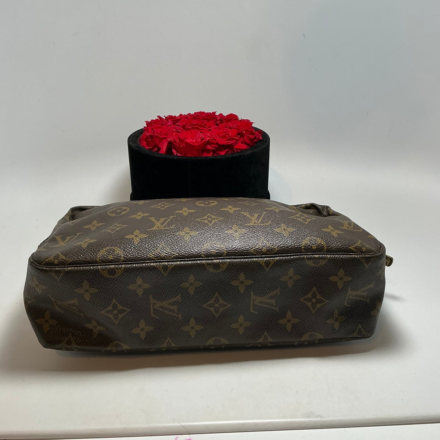 Louis Vuitton Trousse 28 Monogram Toiletry Bag/Makeup Bag
