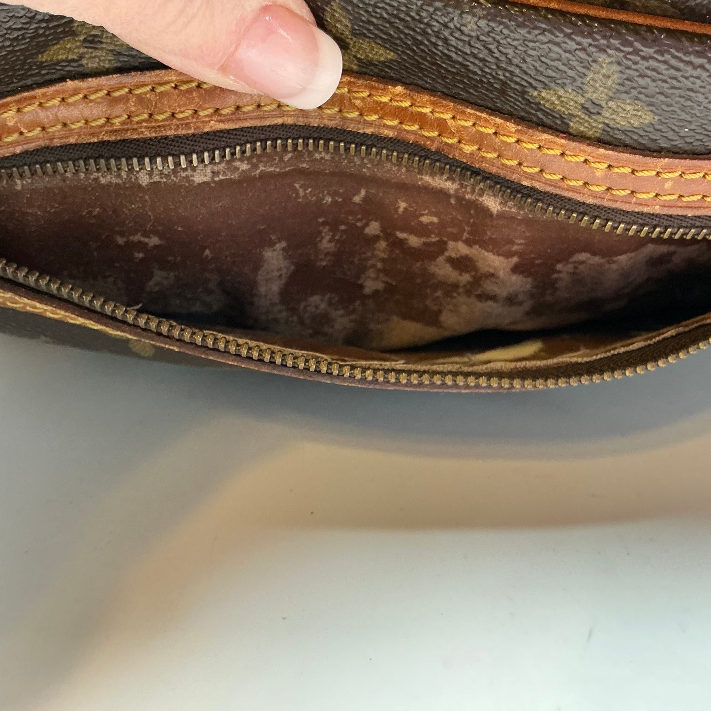 Louis Vuitton Marley Draggone Clutch Monogram Travel Bag/Clutch