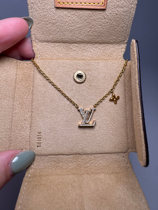 Louis Vuitton Iconic Crystal Necklace Monogram Gold
GIFTABLE condition