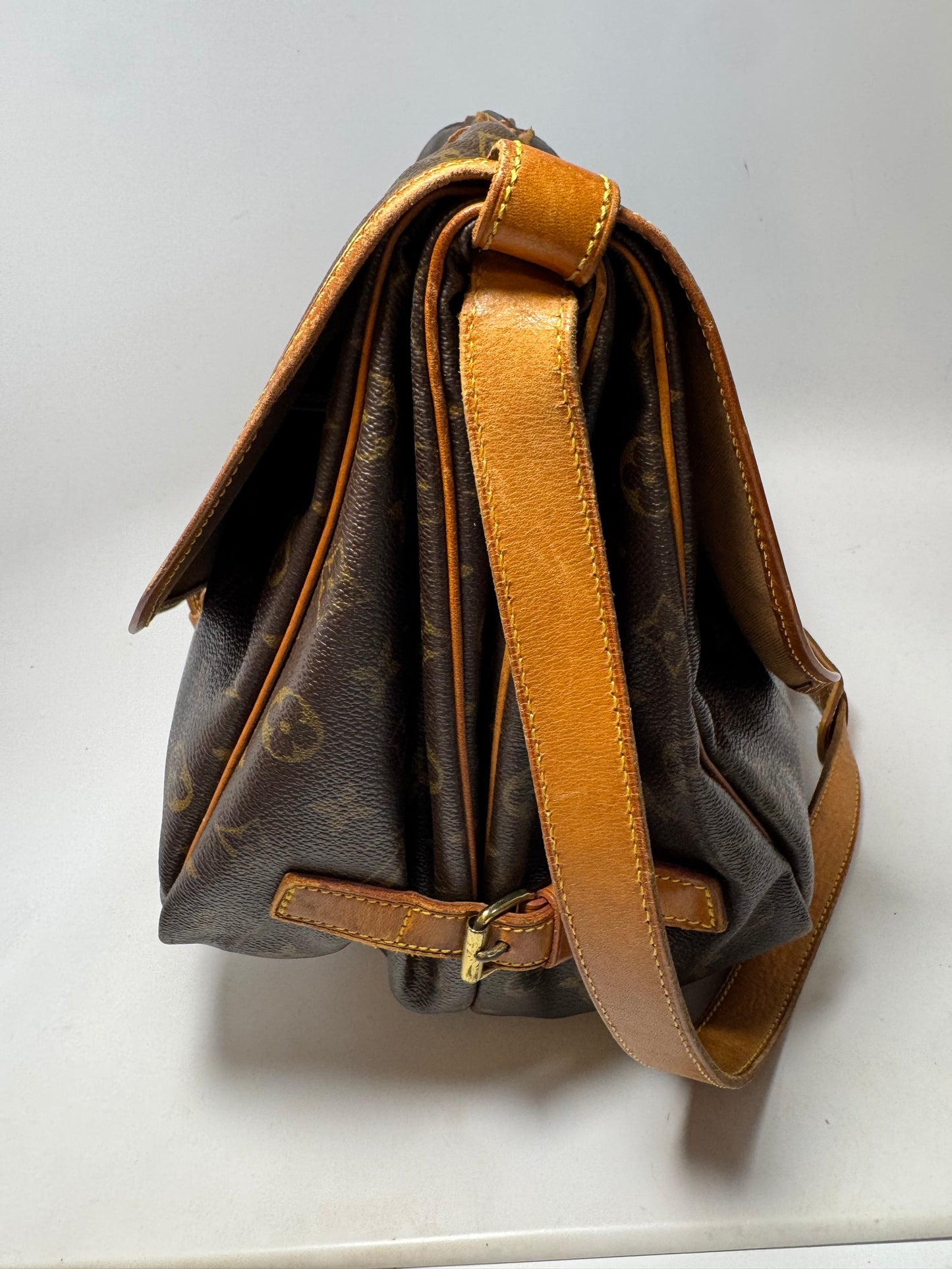 Louis Vuitton Saumur 35 Monogram Crossbody/Shoulder Bag