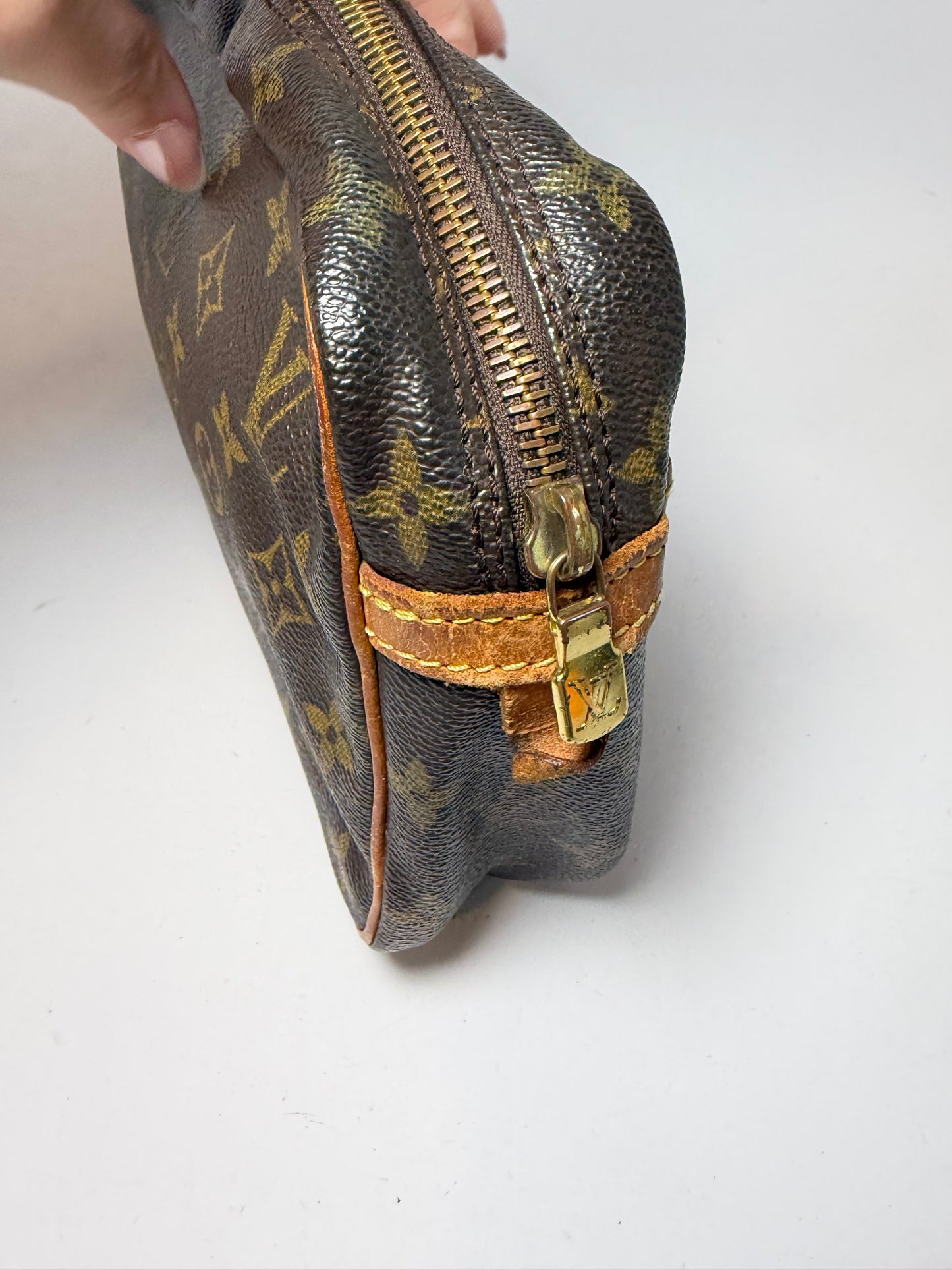 Louis Vuitton Compeigne 23 monogram toiletry bag
