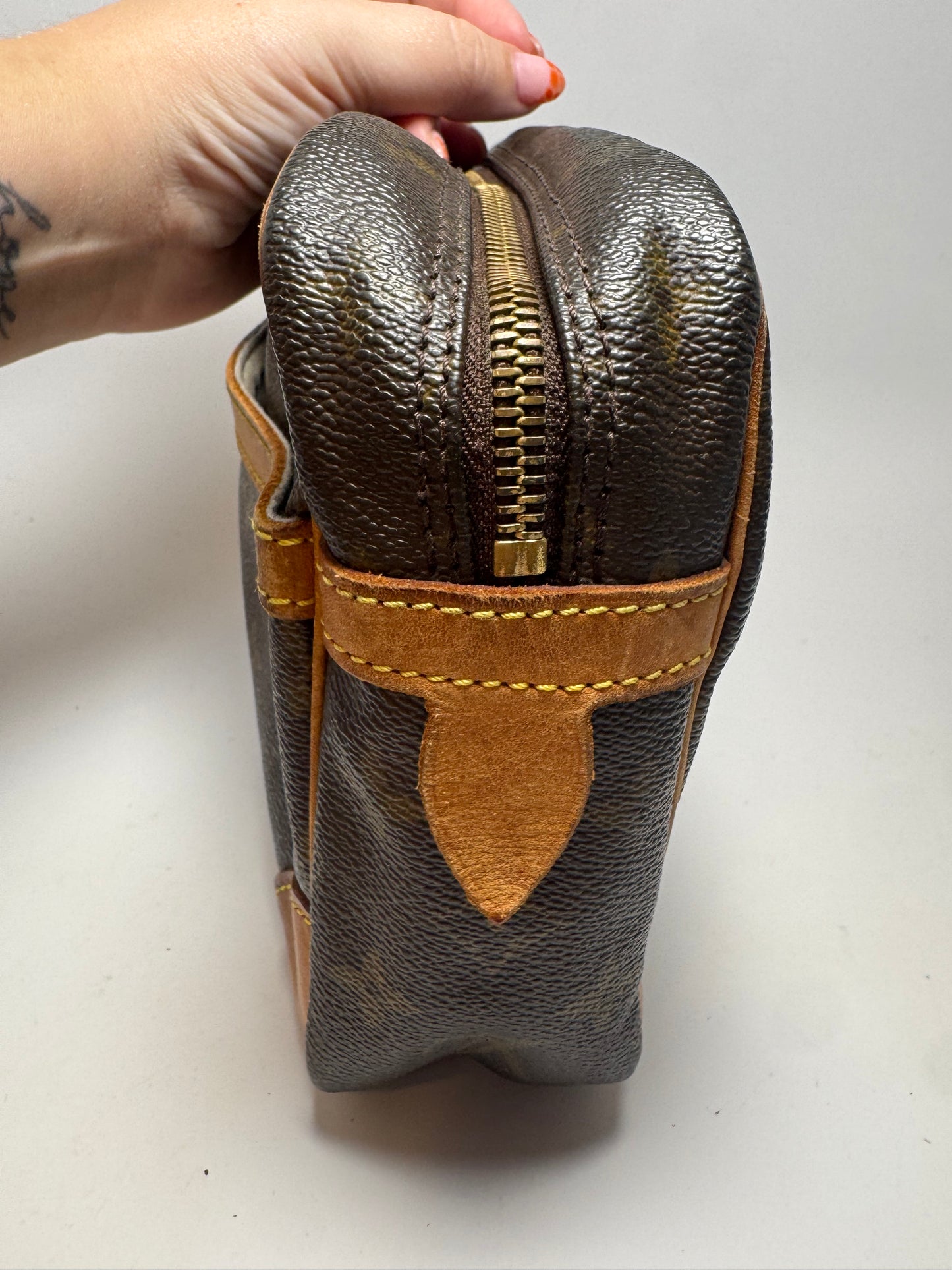 Louis Vuitton Compeigne 28 Pouch/Toiletry Bag