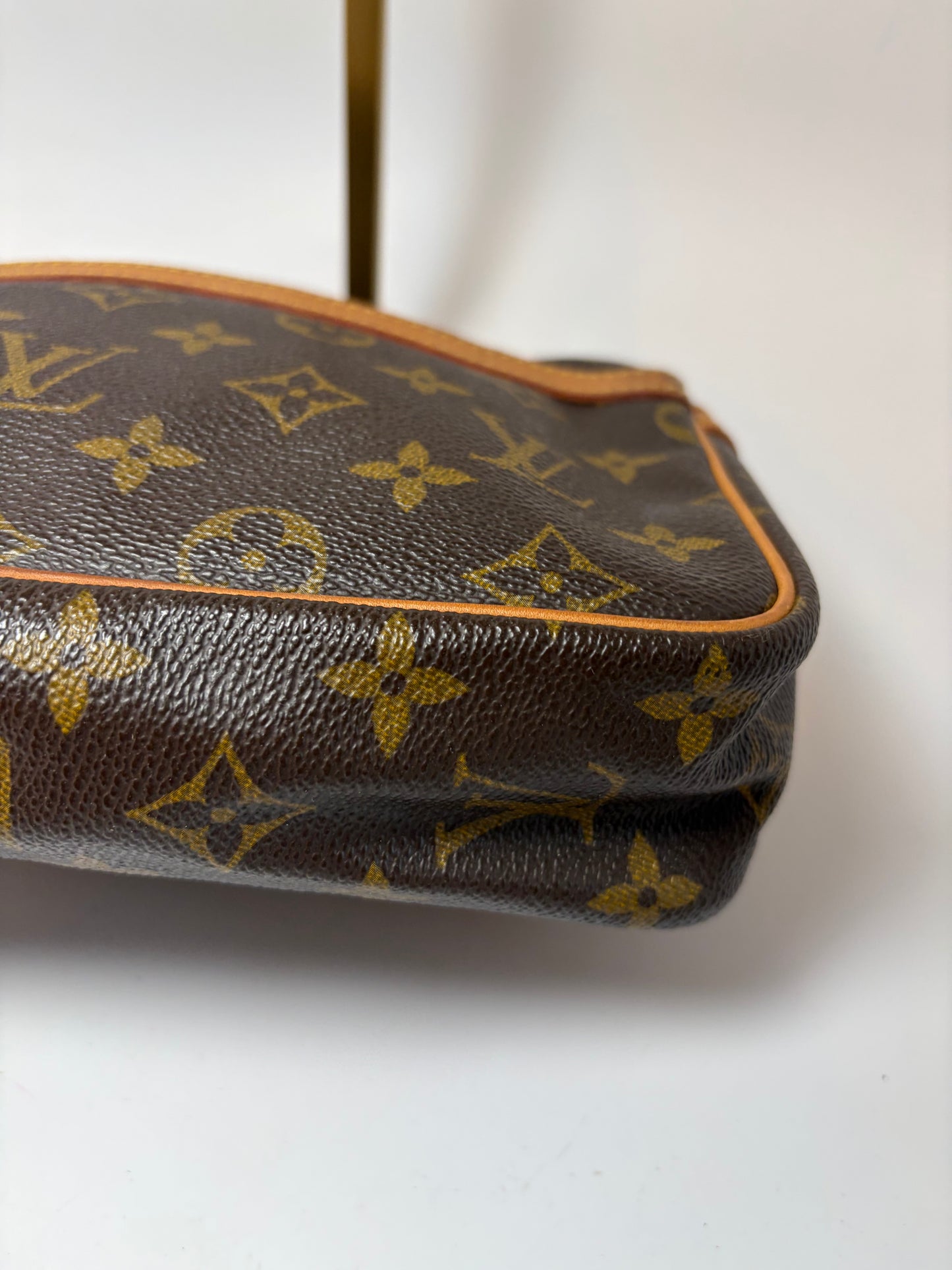 Louis Vuitton Compeigne 23 Monogram Clutch/Pouch