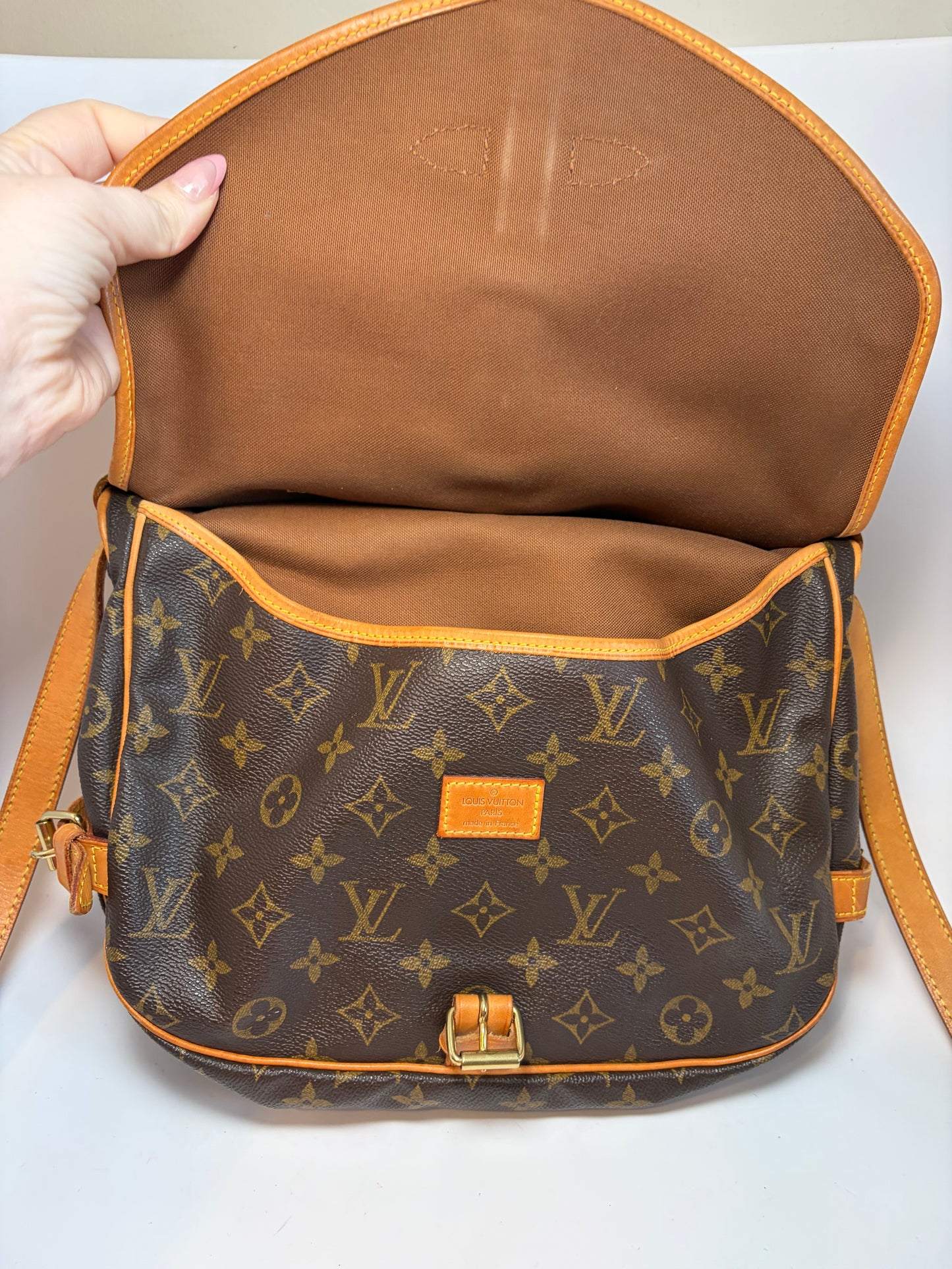 Louis Vuitton Saumur 30 Monogram Crossbody w/COA