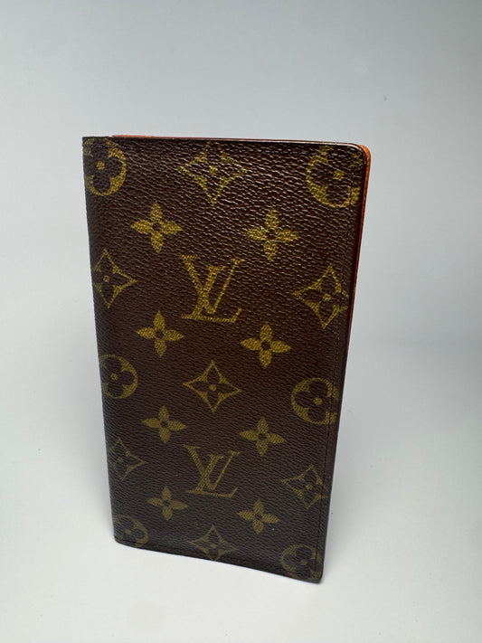 Louis Vuitton Passport Cover/Wallet/Checkbook Cover in Monogram