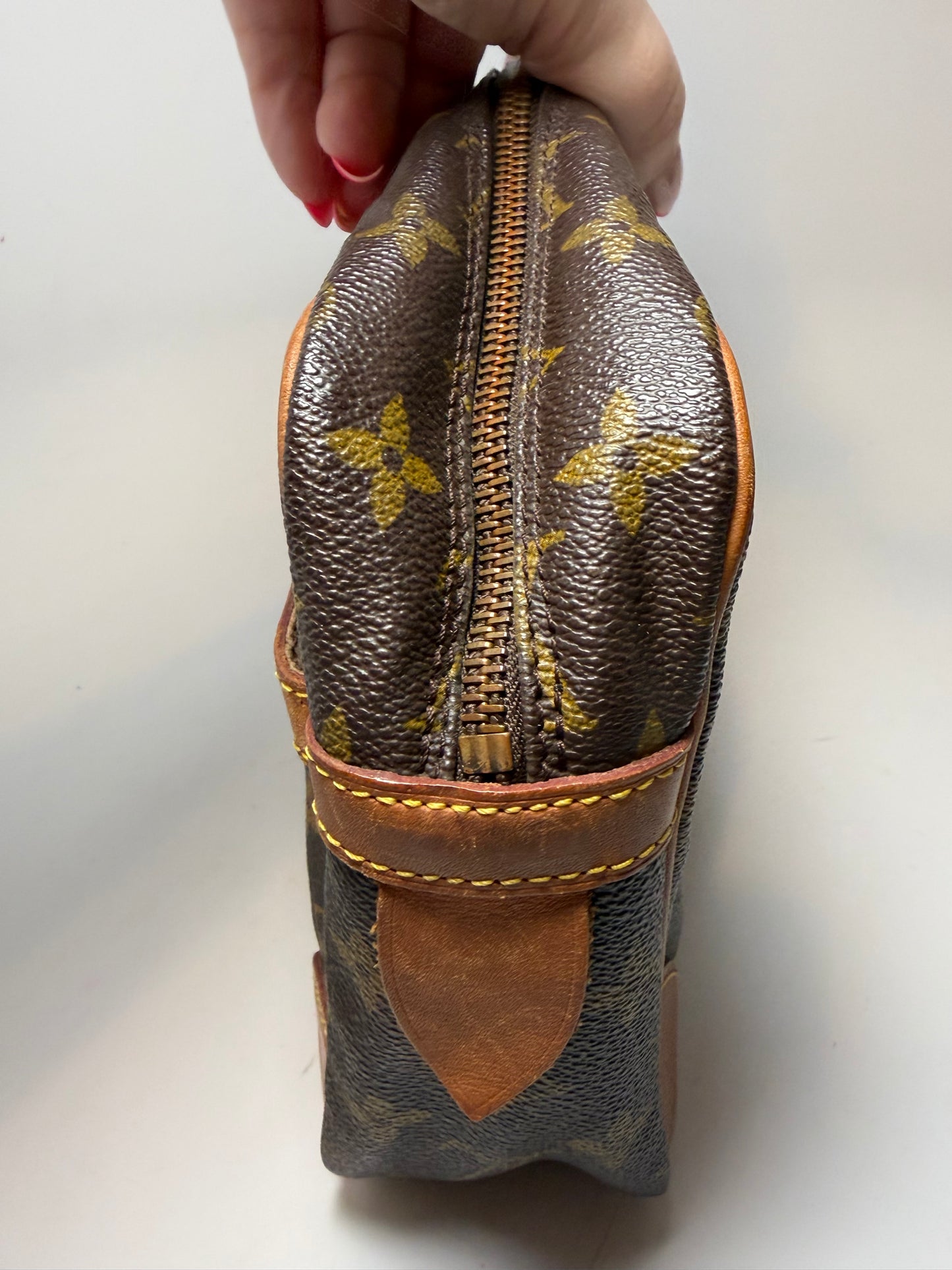 Louis Vuitton Compeigne 28 Monogram Travel/Toiletry Bag Clutch