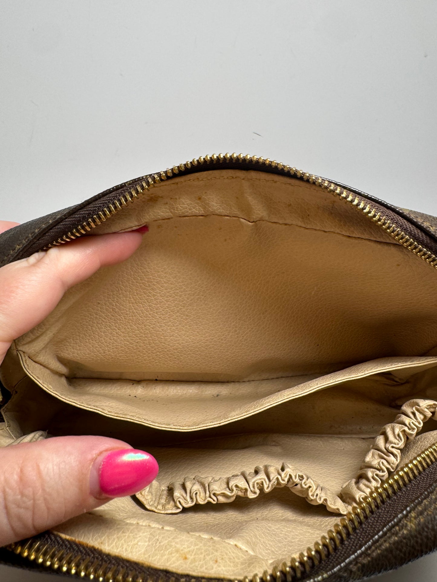 Louis Vuitton Trousse 23 Pouch/Toiletry Bag in Monogram