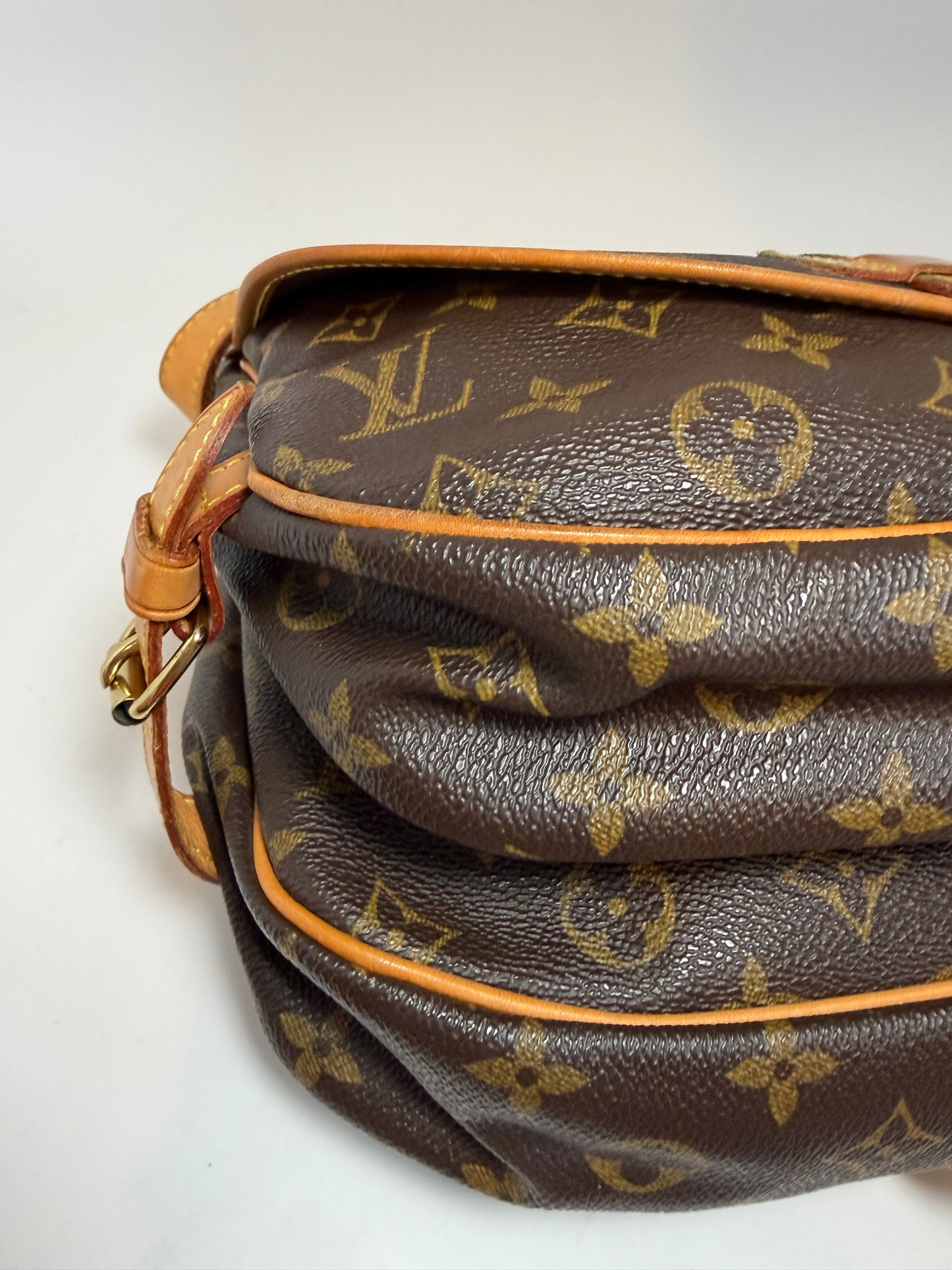 Louis Vuitton Saumur 30 Monogram Crossbody w/COA
