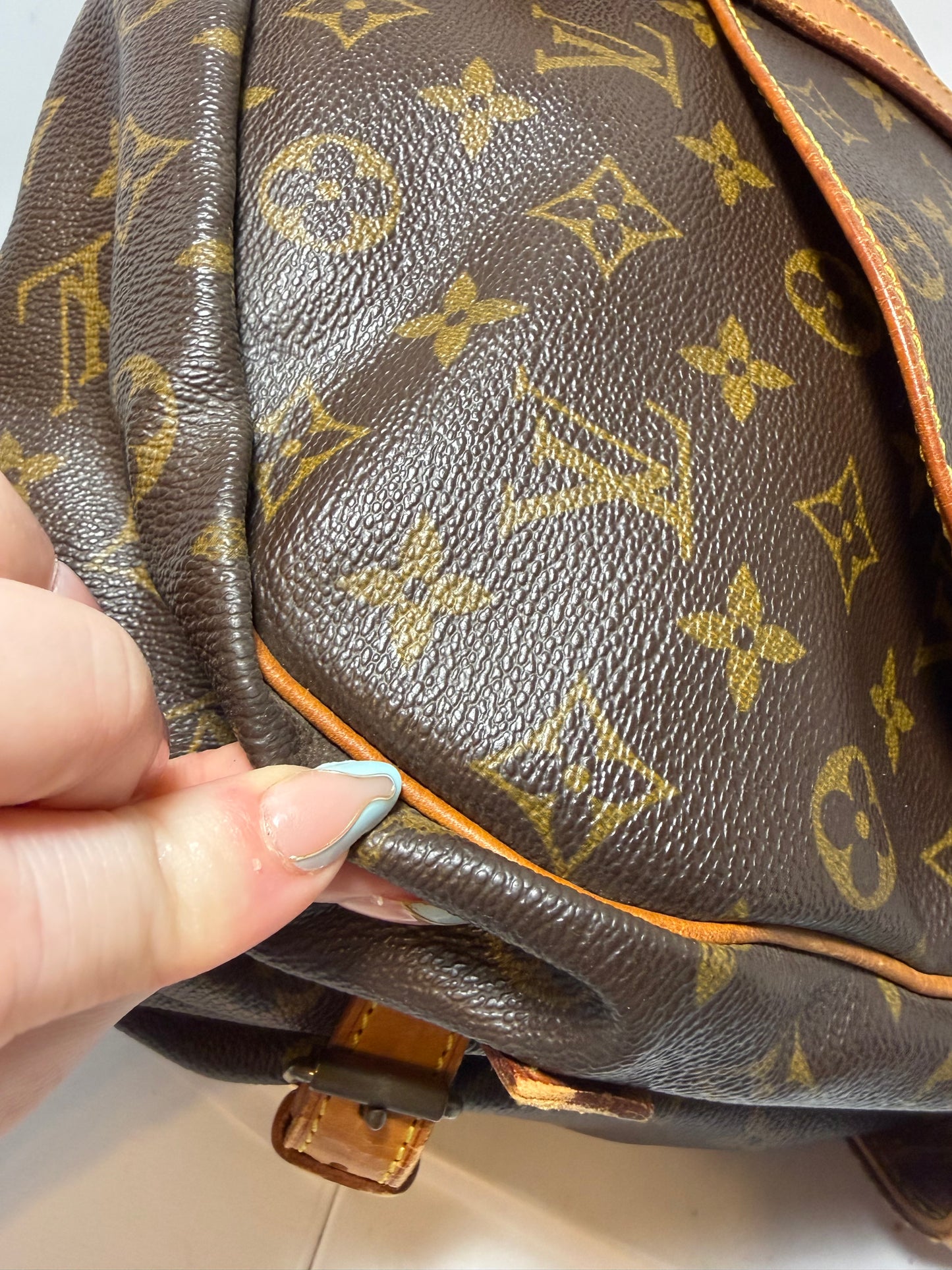 Louis Vuitton Saumur 35 monogram crossbody/shoulder bag