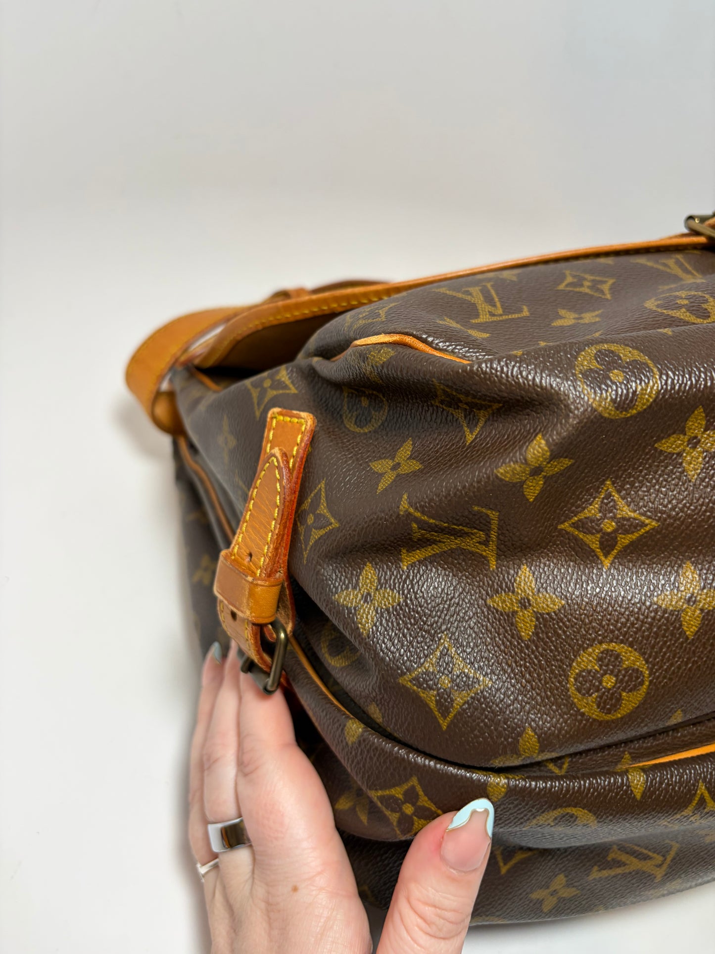 Louis Vuitton Saumur 35 monogram crossbody/shoulder bag