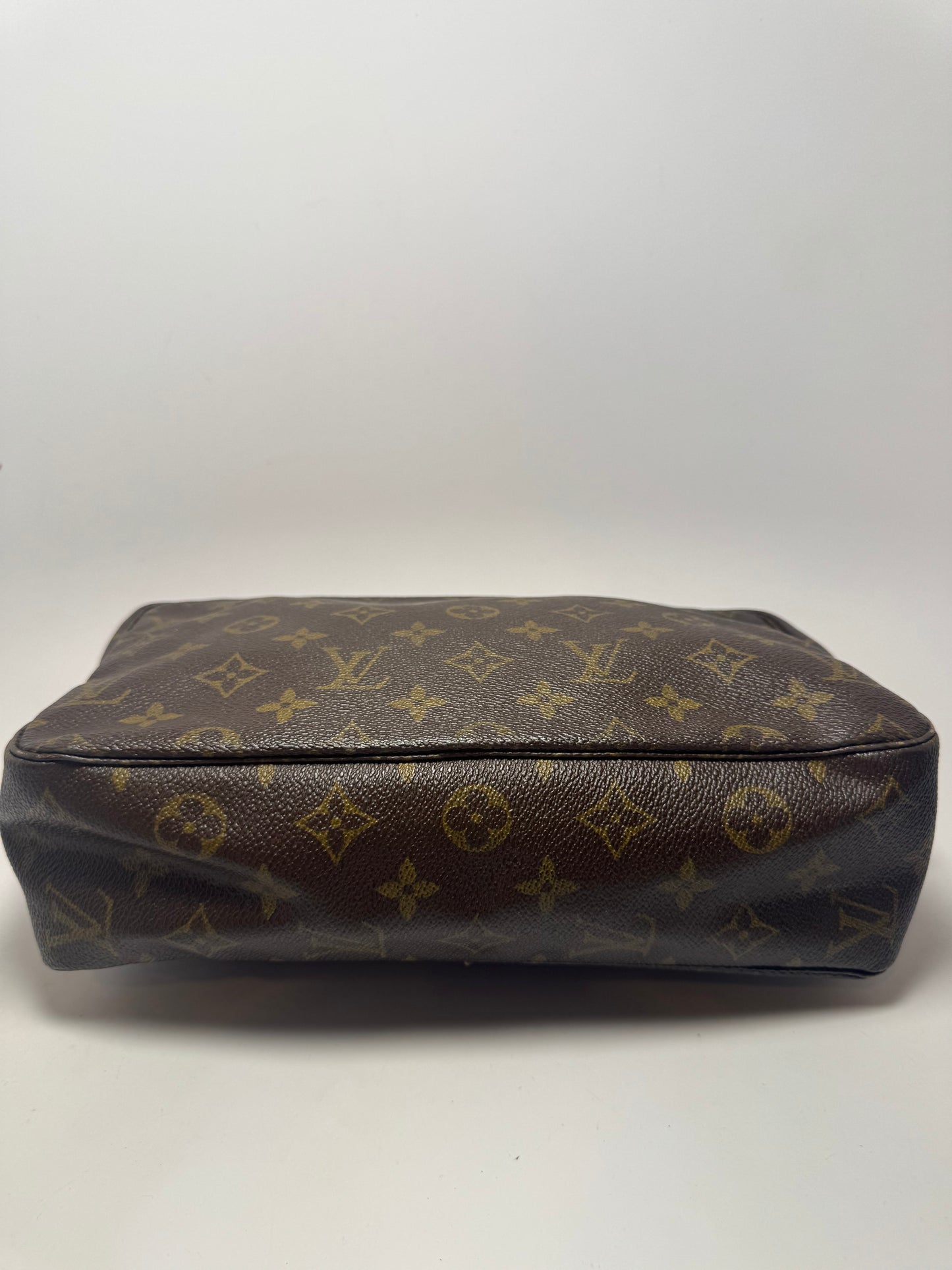 Louis Vuitton Trousse 28 Monogram Makeup Bag/Toiletry Bag