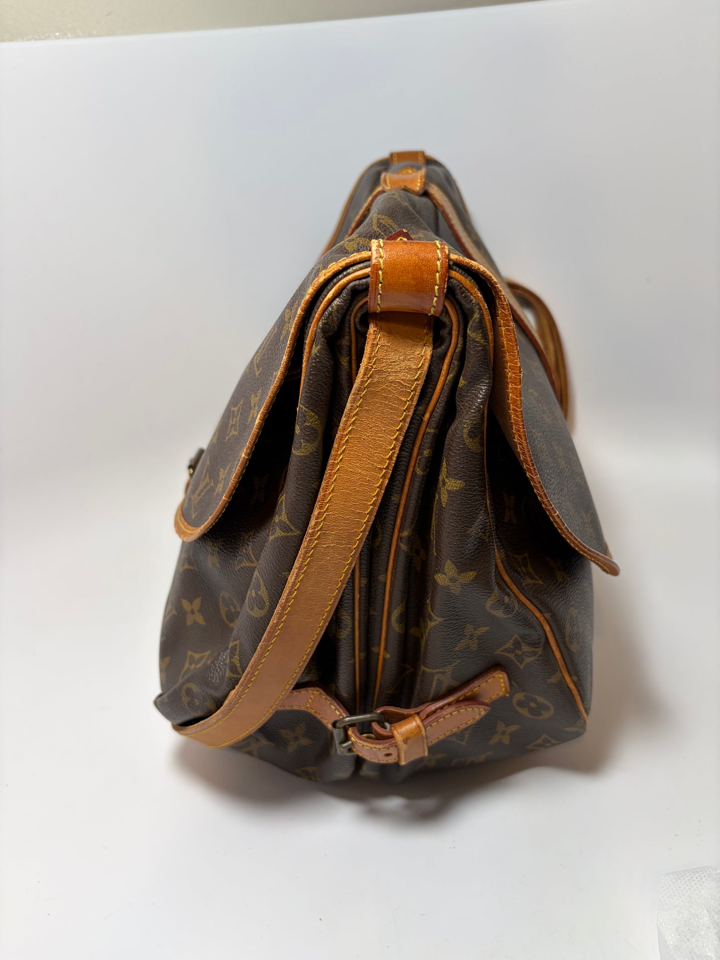 Louis Vuitton Saumur 35 monogram crossbody/shoulder bag