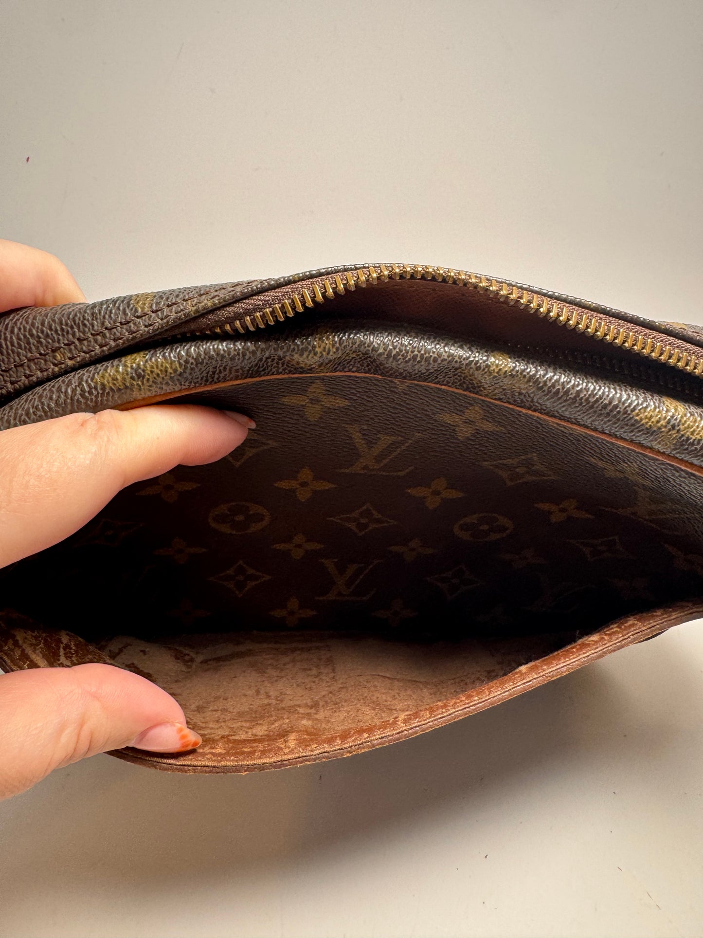 Louis Vuitton Compeigne 23 Monogram Toiletry Bag/Cosmetic Bag/Clutch