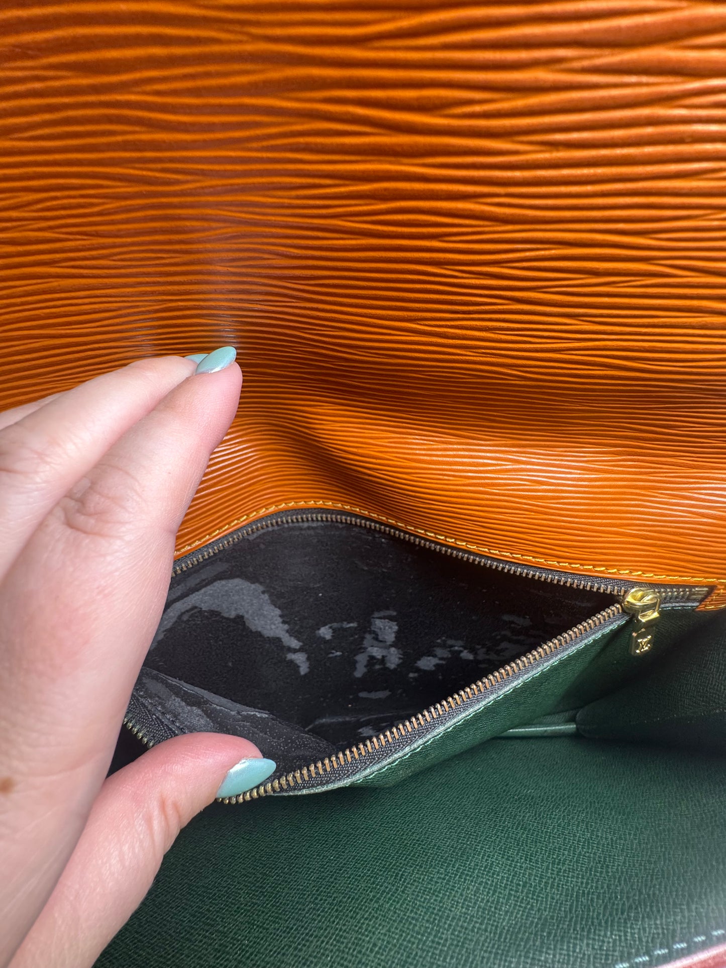 Louis Vuitton Epi Serie Draggone Clutch/Wristlet
