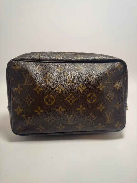 Louis Vuitton Trousse 23 Monogram Makeup Pouch/Toiletry Bag