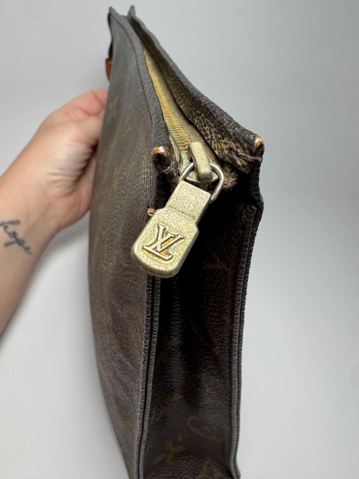 Louis Vuitton Monogram Trousse Toilette 26 – Vintage 1988 – Made in France