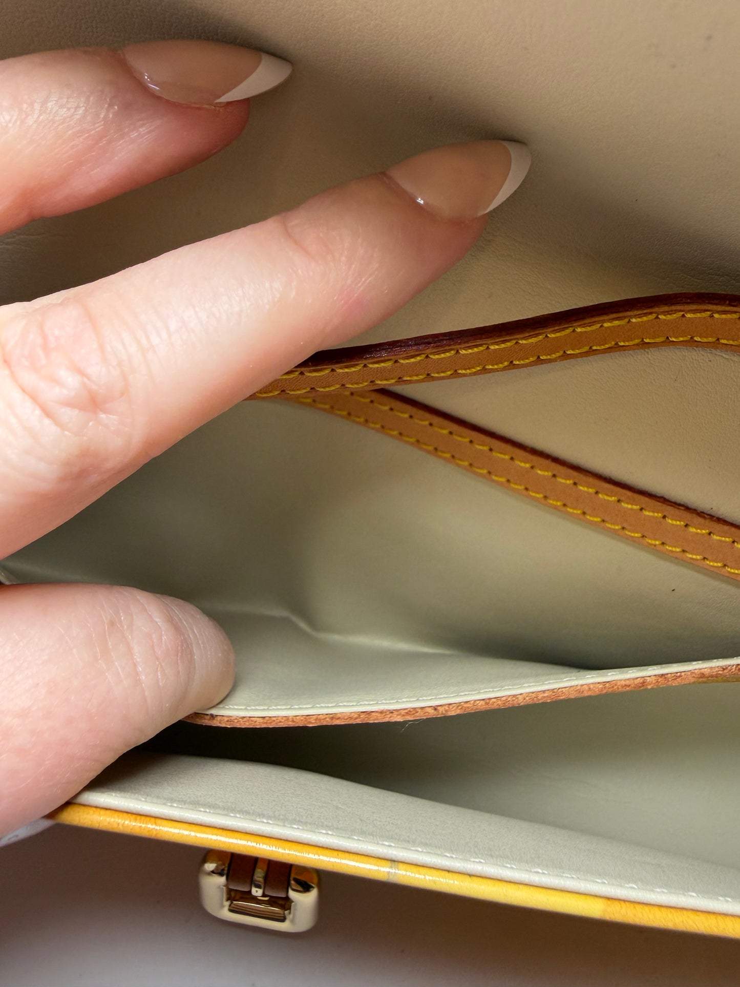 Louis Vuitton Monogram Vernis Fleurs Pochette Vintage Crossbody