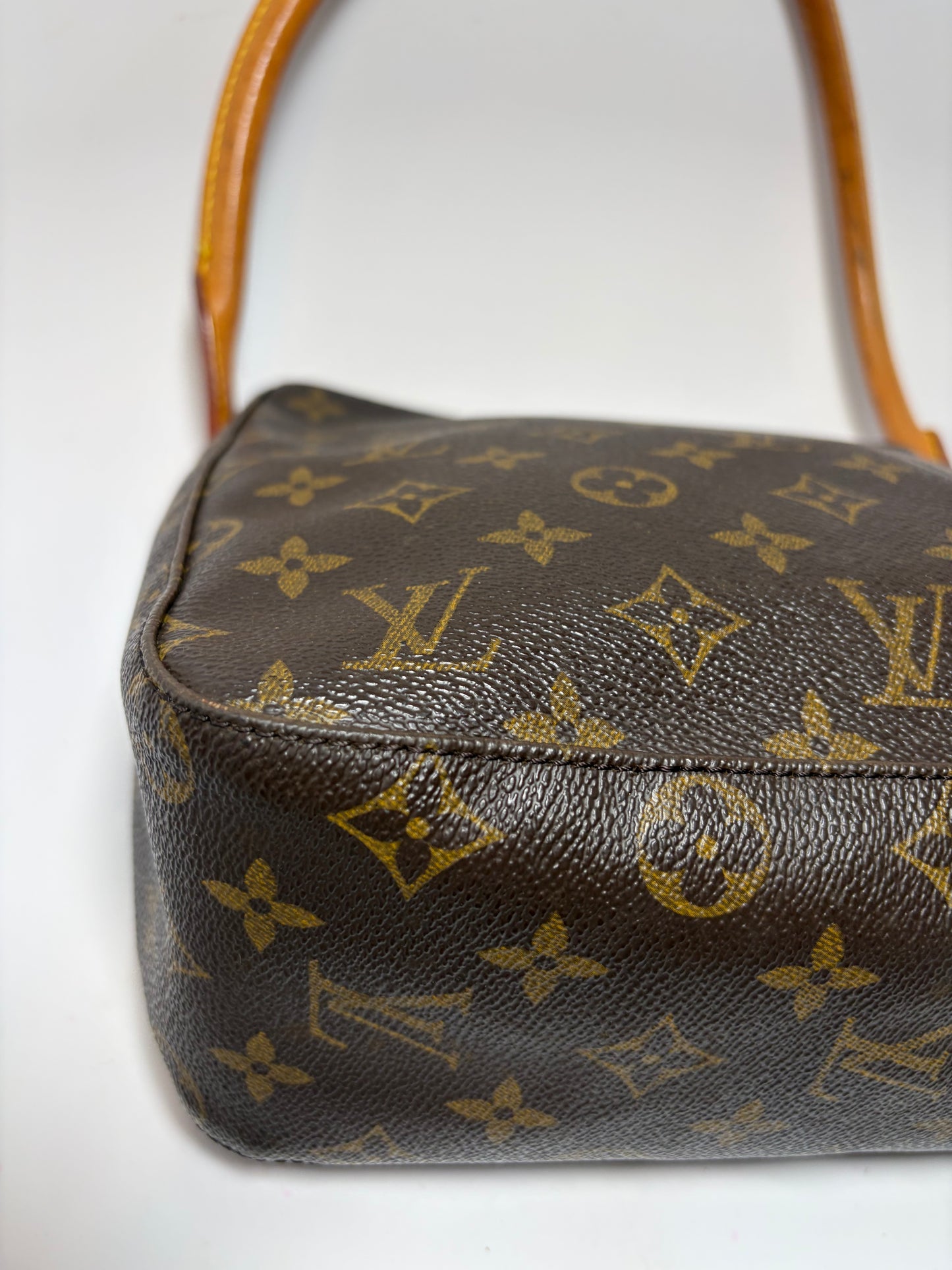 Louis Vuitton Looping MM Monogram Shoulder Bag