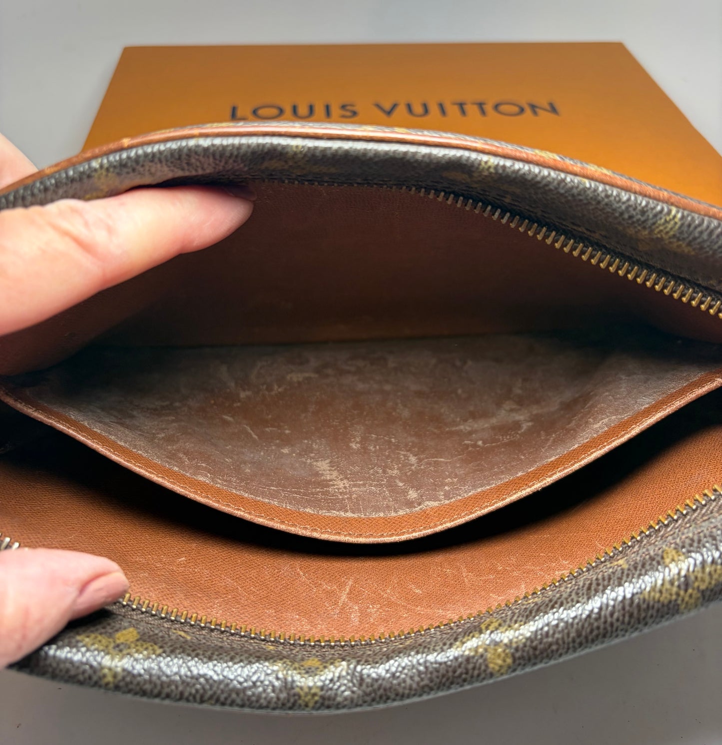 Louis Vuitton Compeigne 23 monogram clutch/pouch