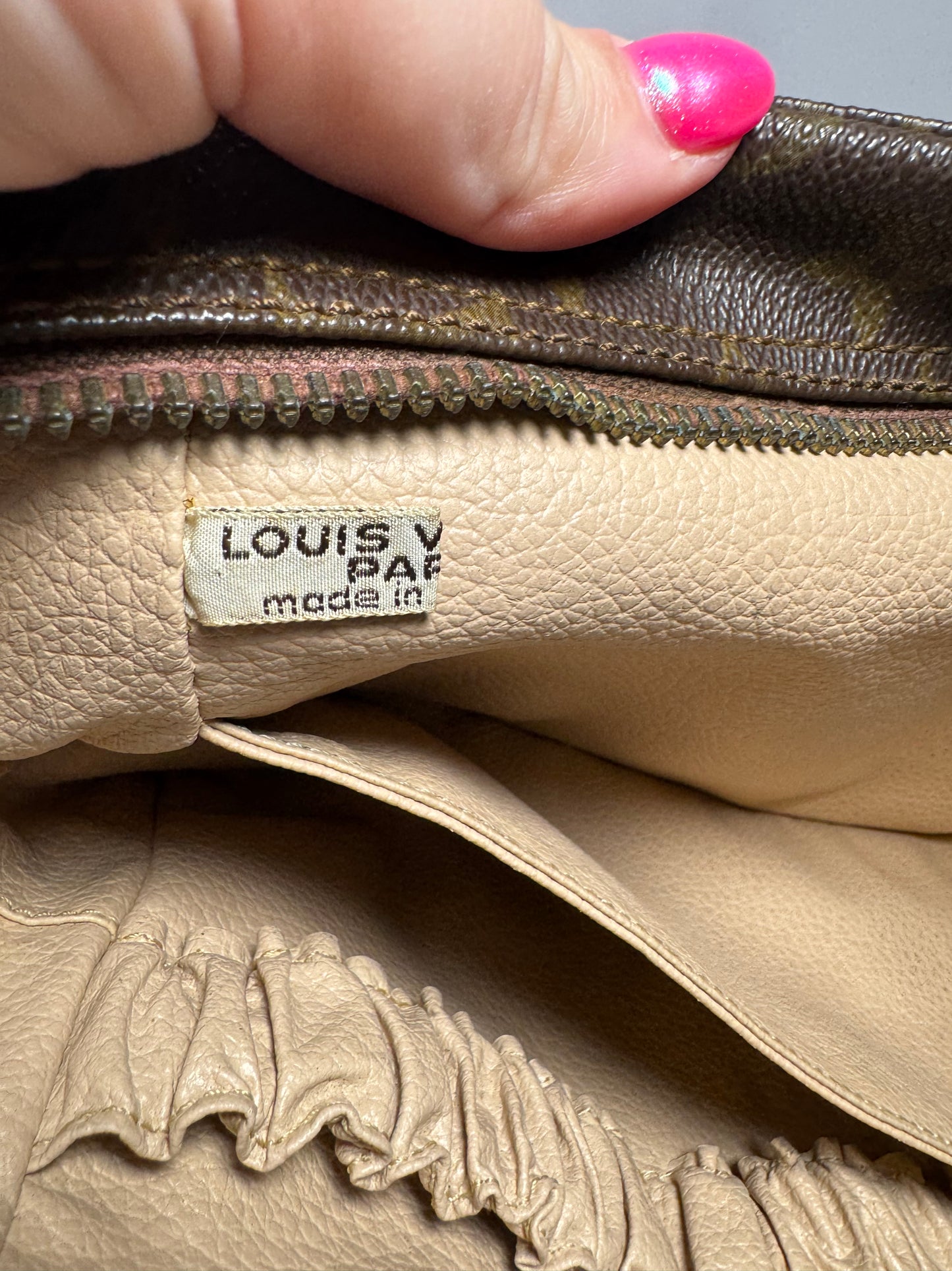 Louis Vuitton Trousse 28 Monogram Toiletry Pouch