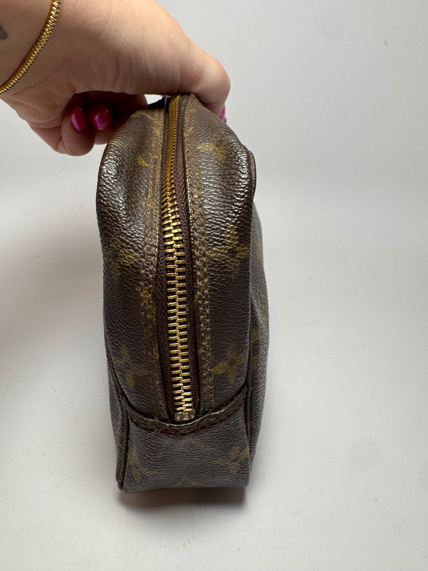 Louis Vuitton Trousse 23 Pouch/Toiletry Bag in Monogram