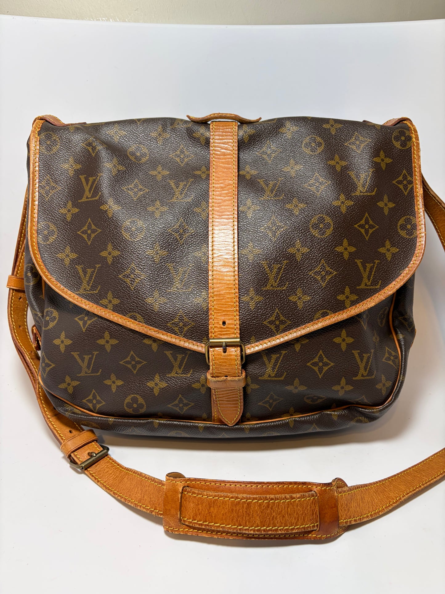 Louis Vuitton Saumur 35 monogram crossbody/shoulder bag