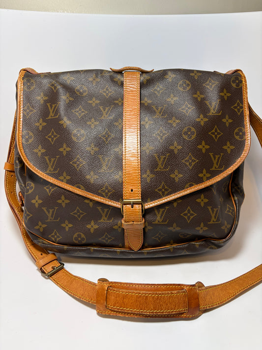 Louis Vuitton Saumur 35 monogram crossbody/shoulder bag