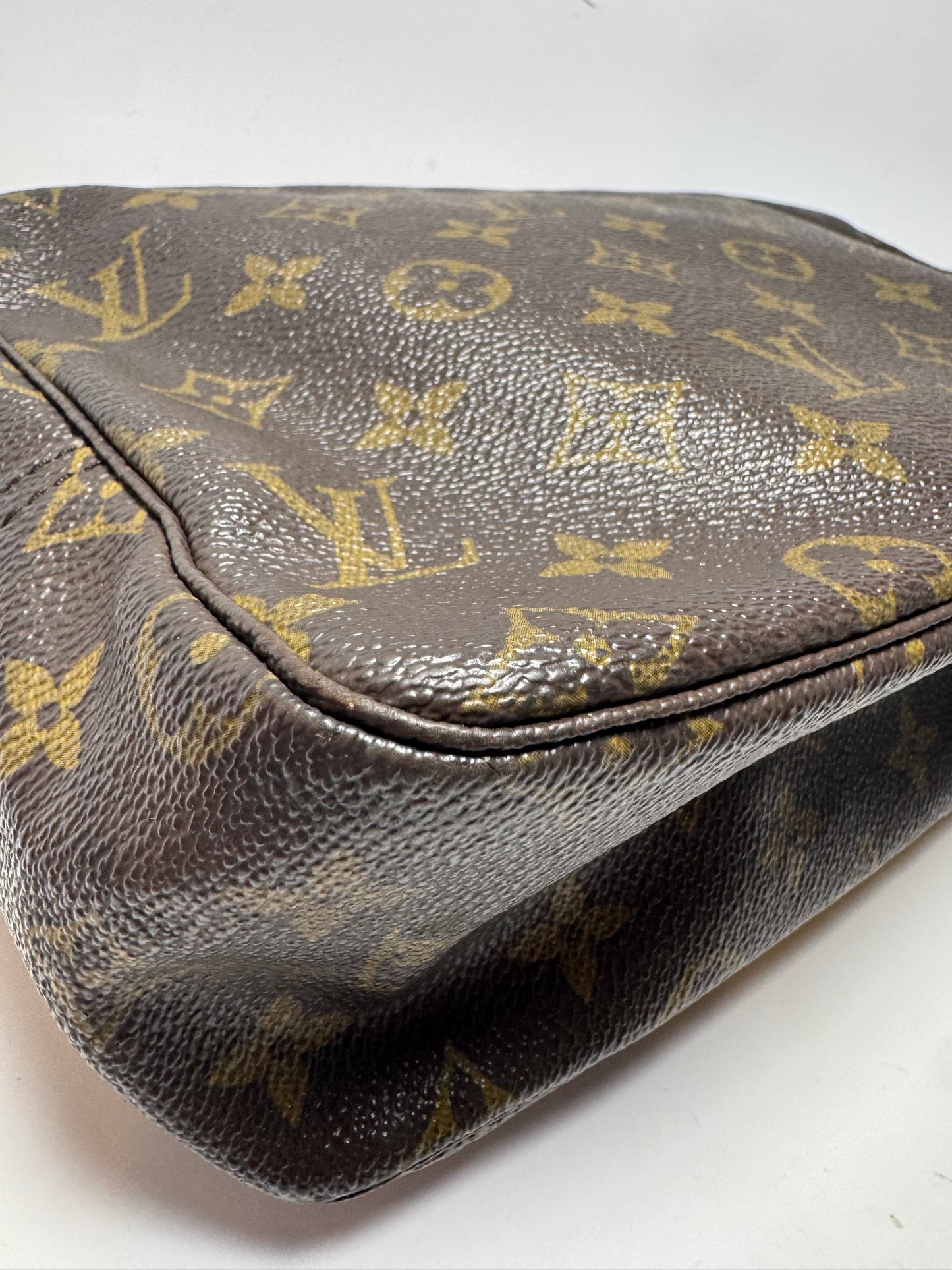 Louis Vuitton Trousse 28 Monogram Toiletry Bag/Makeup Pouch