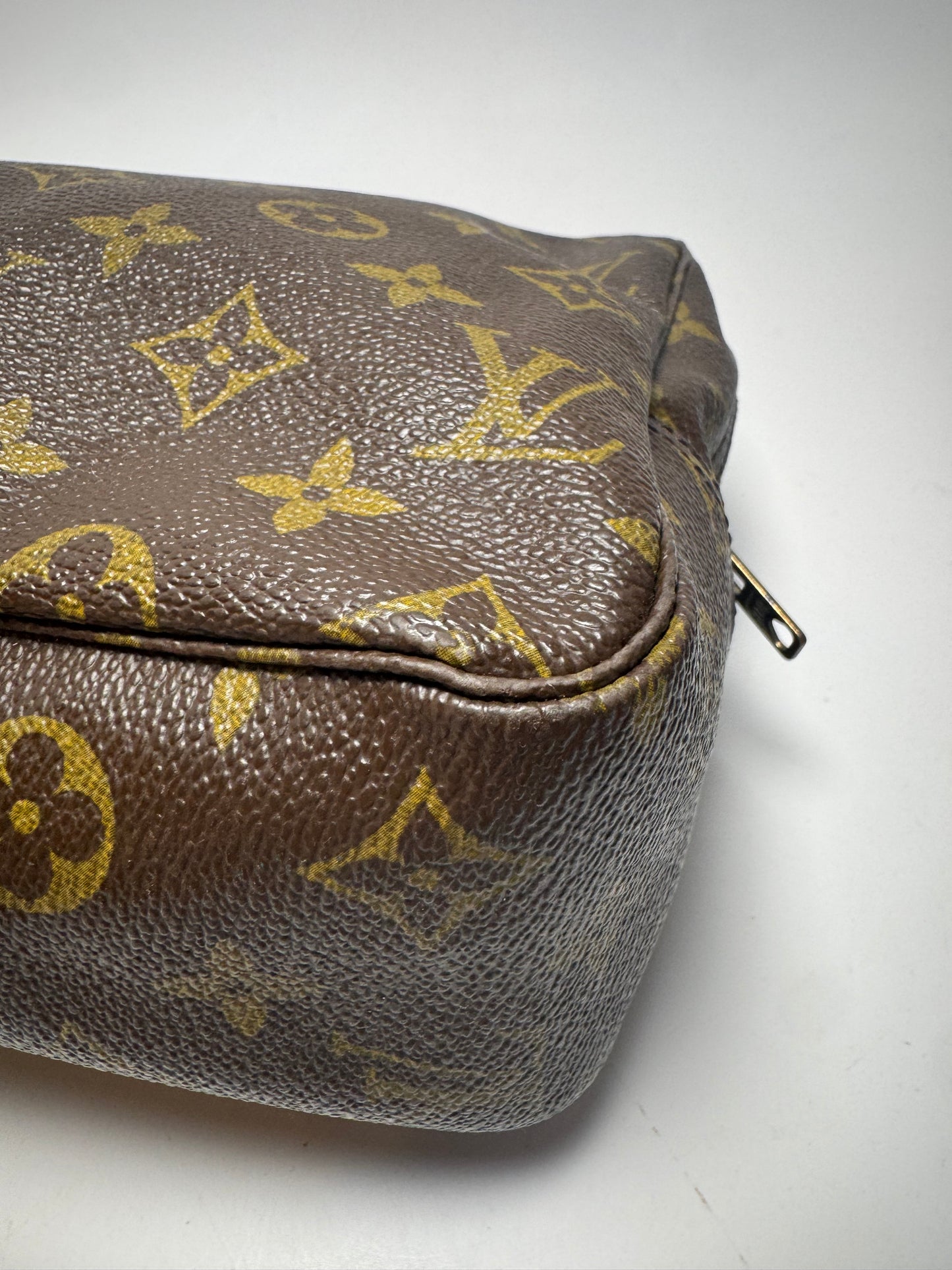 Louis Vuitton Trousse 28 Monogram Makeup Bag/Toiletry Bag