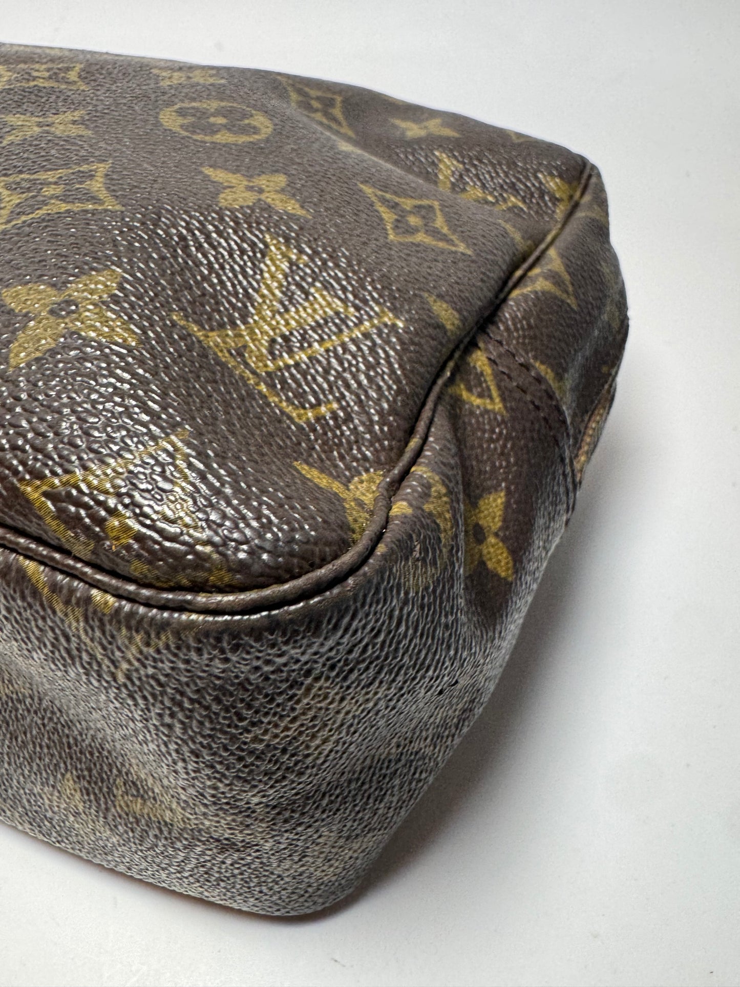Louis Vuitton Trousse 28 Monogram Toiletry Bag/Makeup Pouch