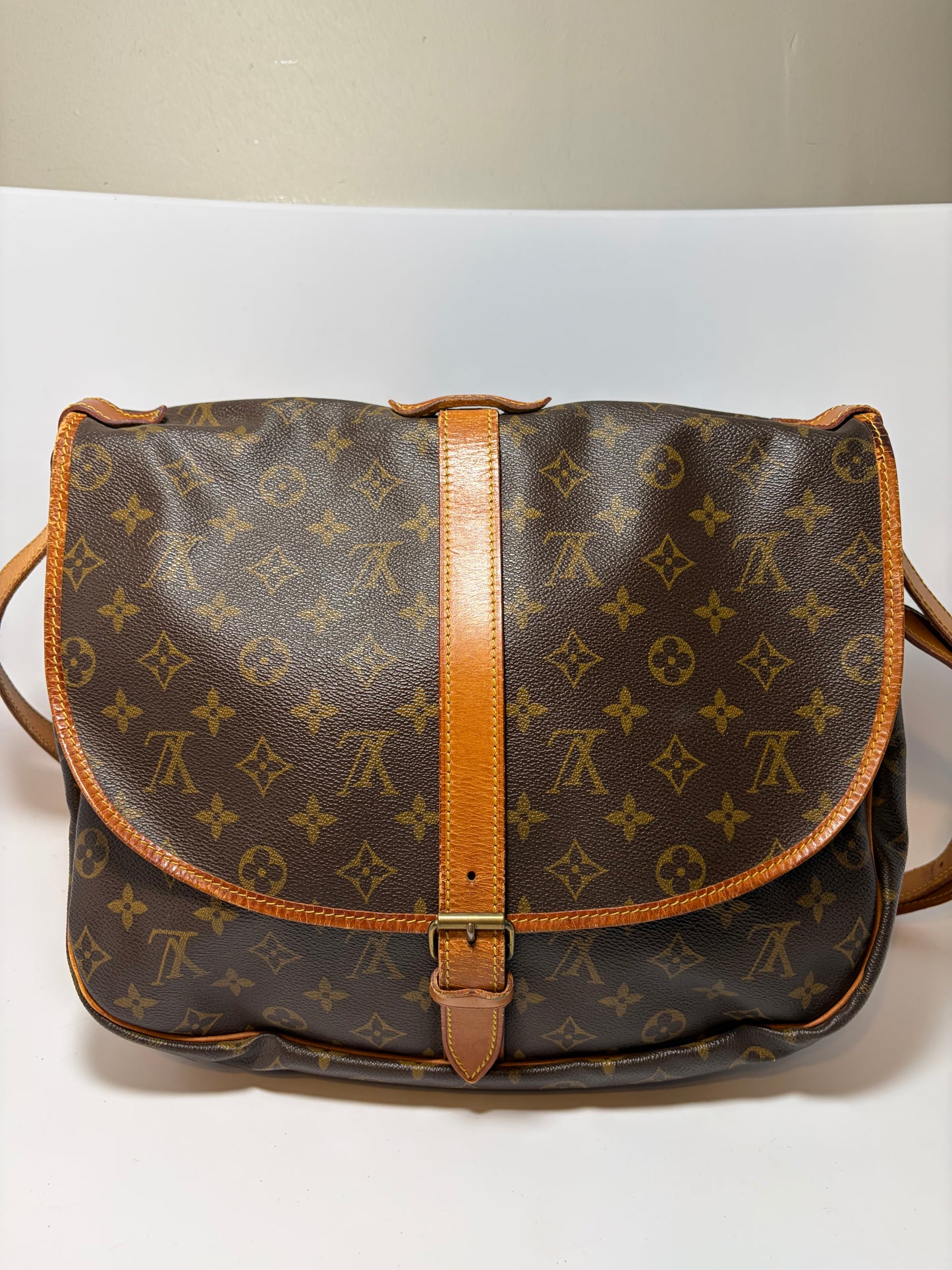 Louis Vuitton Saumur 35 monogram crossbody/shoulder bag