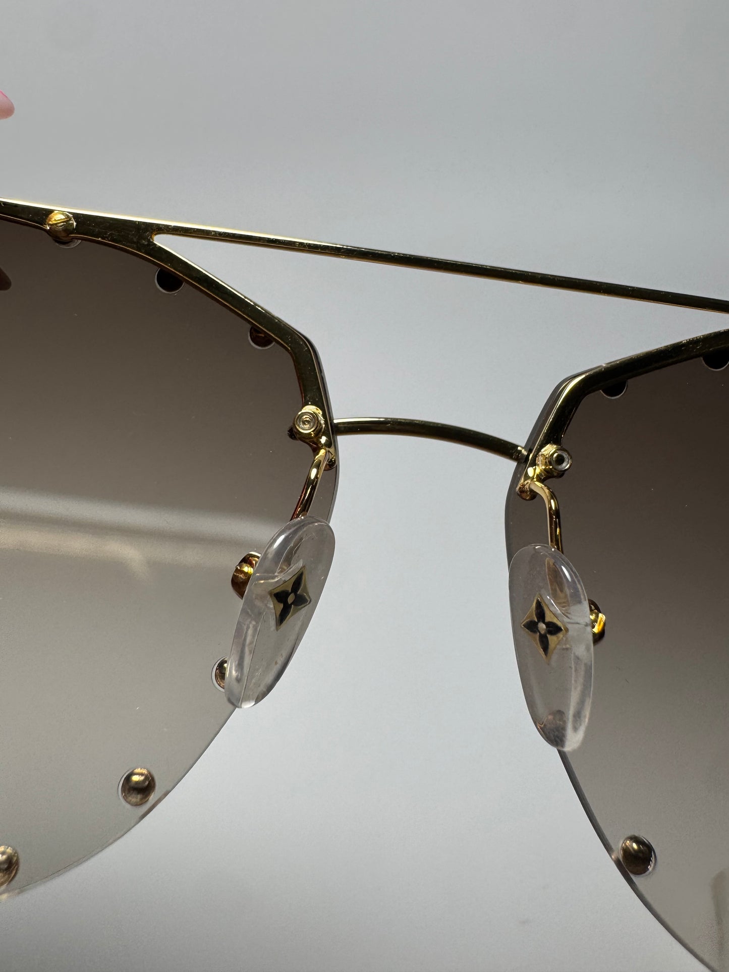 Louis Vuitton The Party Aviator Sunglasses – Gradient Brown with Gold Accents