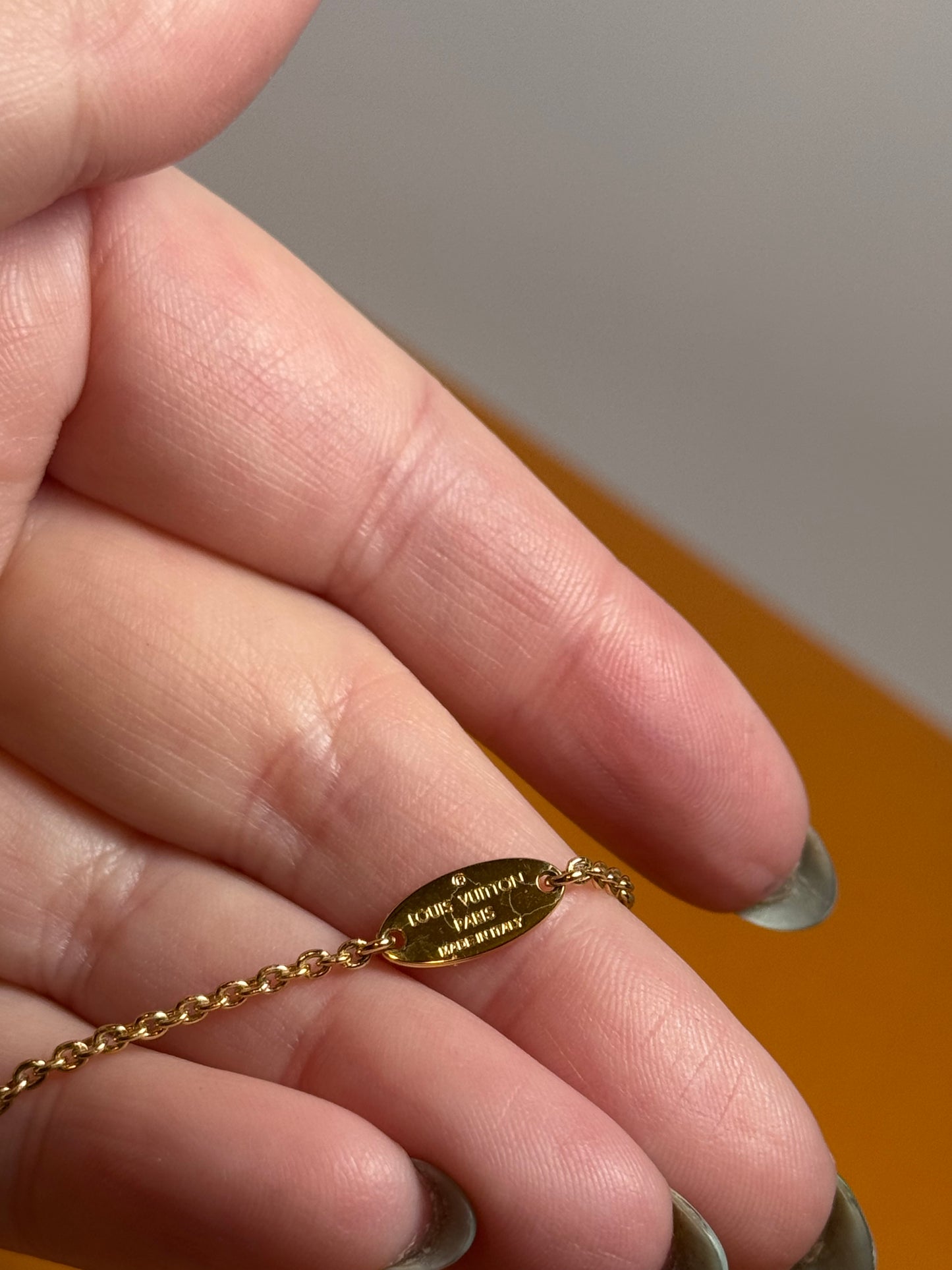 Louis Vuitton Iconic Crystal Necklace Monogram Gold
GIFTABLE condition