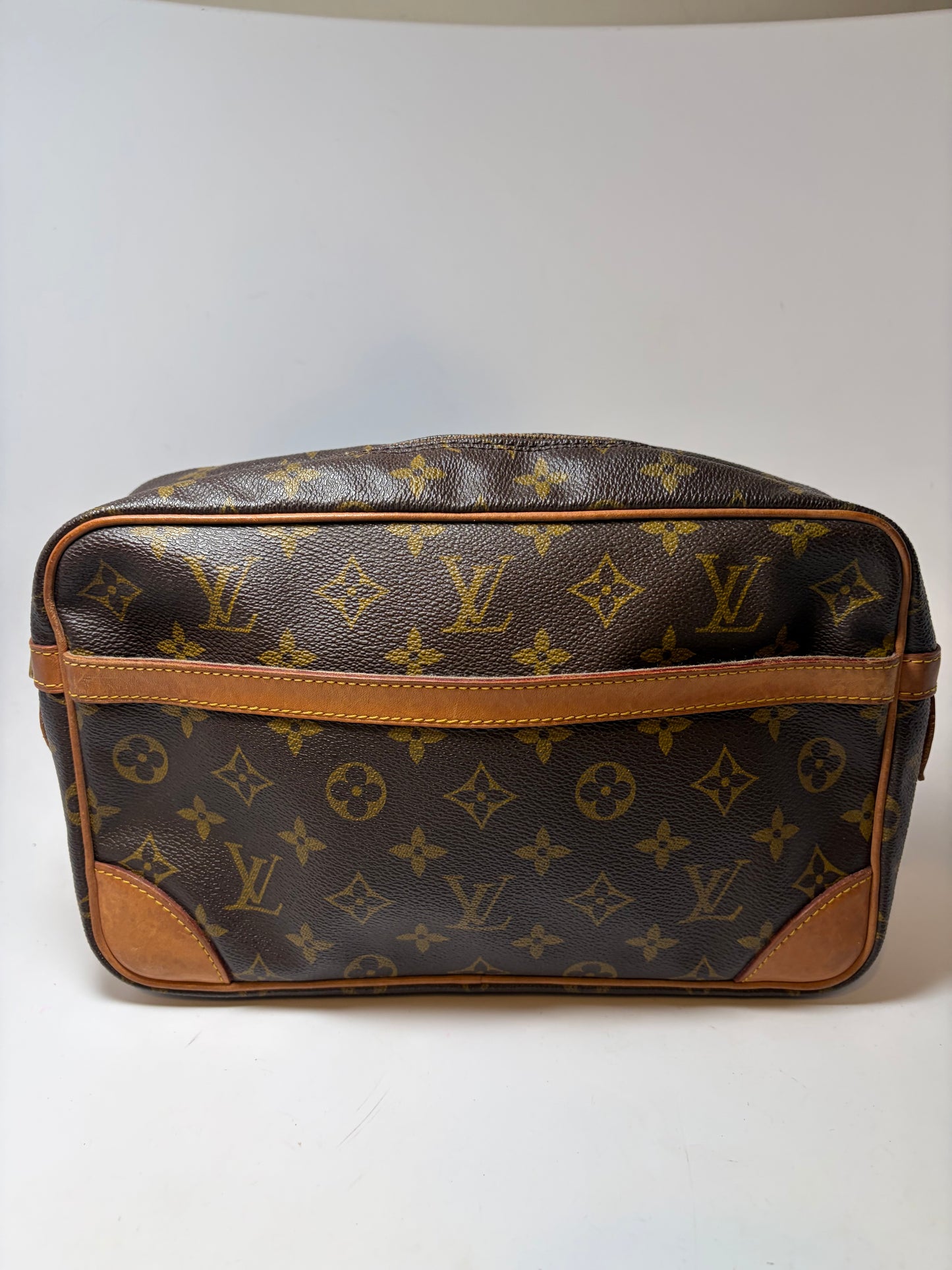 Louis Vuitton Compeigne 28 Monogram Travel/Toiletry Bag Clutch