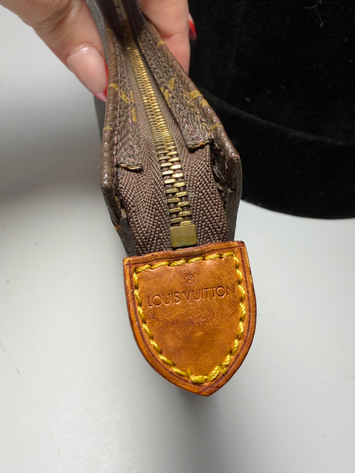 Louis Vuitton Bucket GM Pouch Monogram