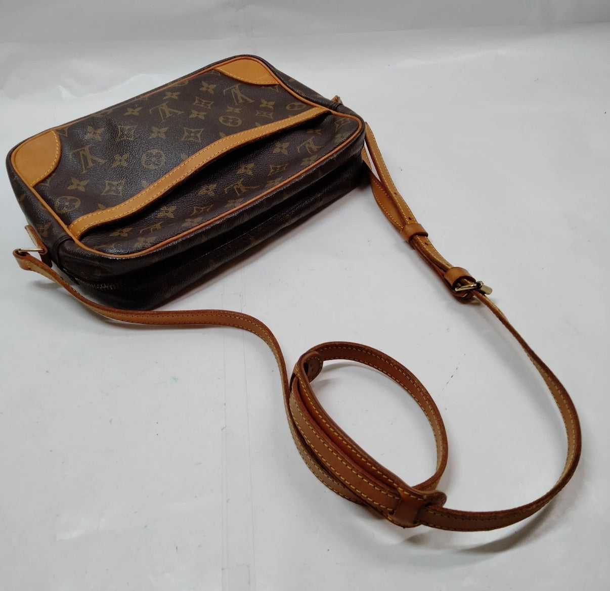 Louis Vuitton Trocadero 27 Monogram Crossbody