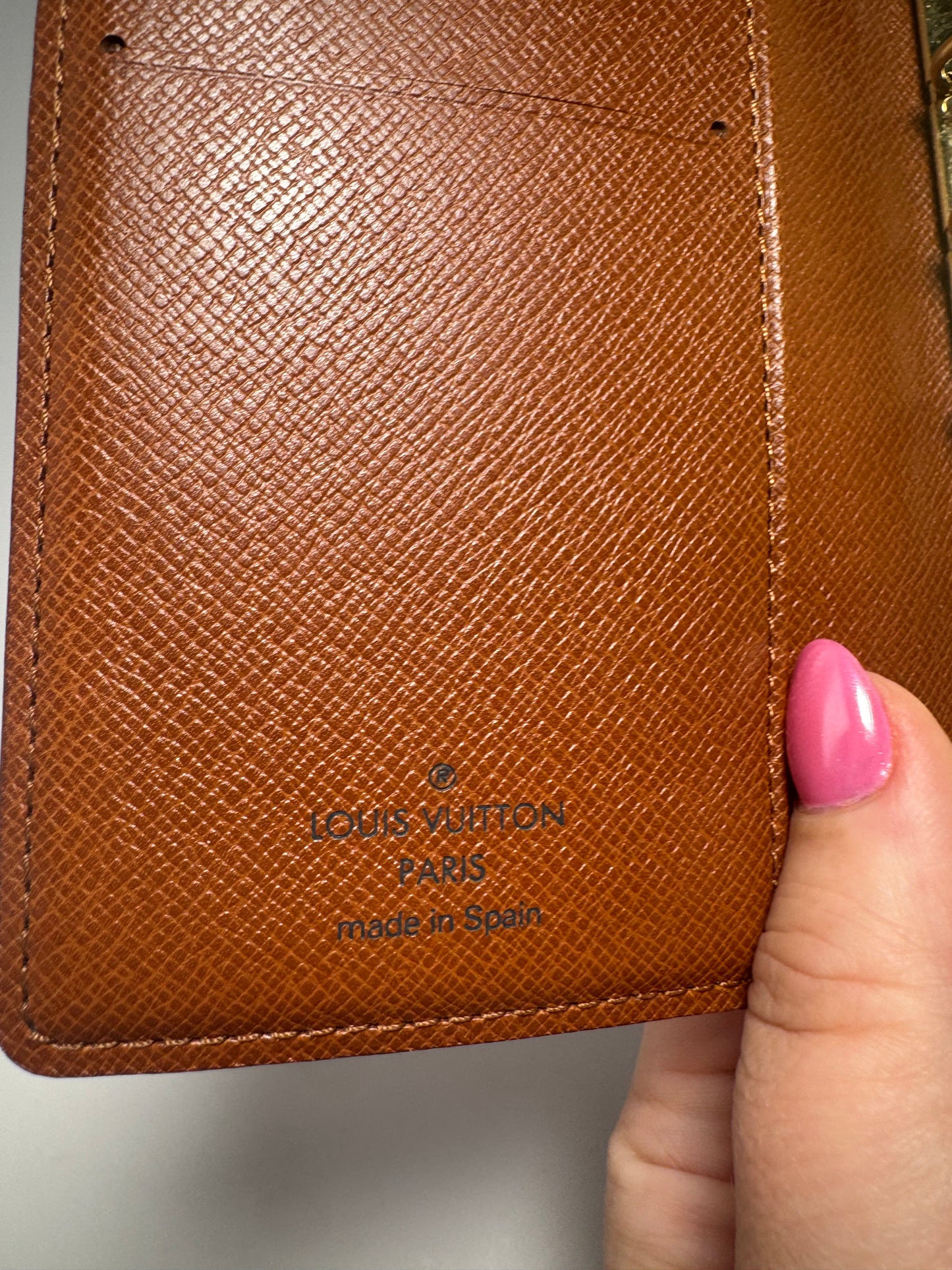 Louis Vuitton Agenda PM (Small Size)/Passport Holder comes with inserts