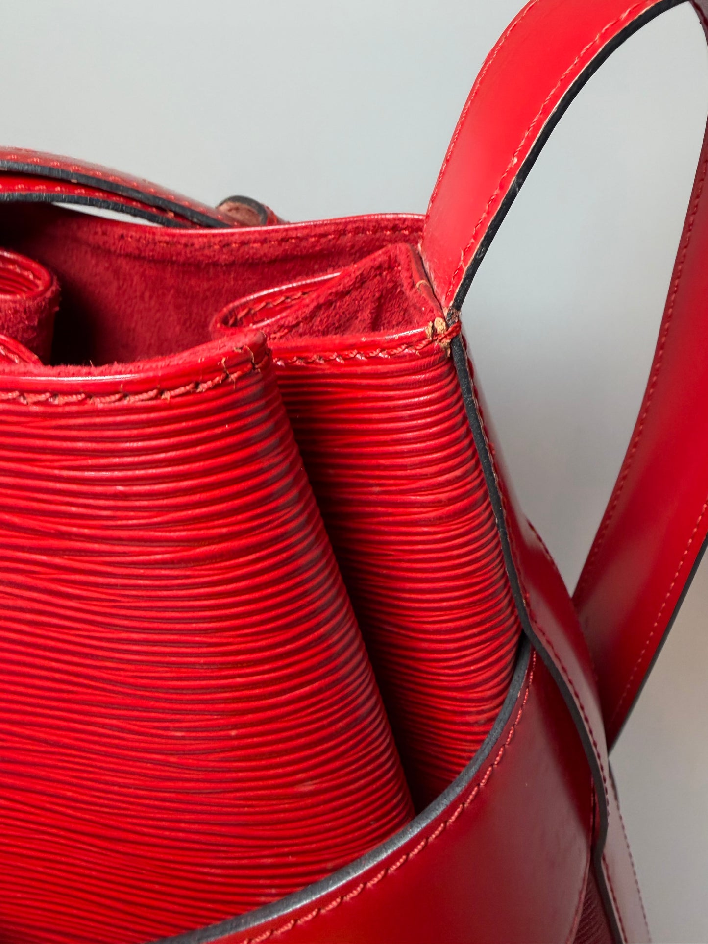 Louis Vuitton Sac D’Epaule GM Castillan Red Epi Leather Shoulder Bag