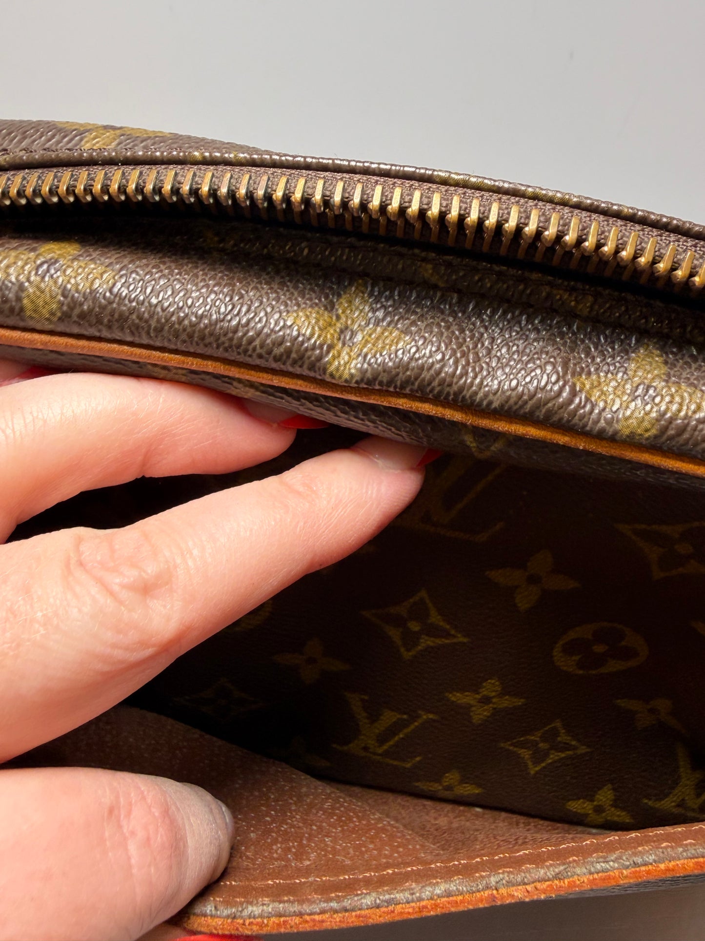 Louis Vuitton Trocadero 23 Monogram Crossbody