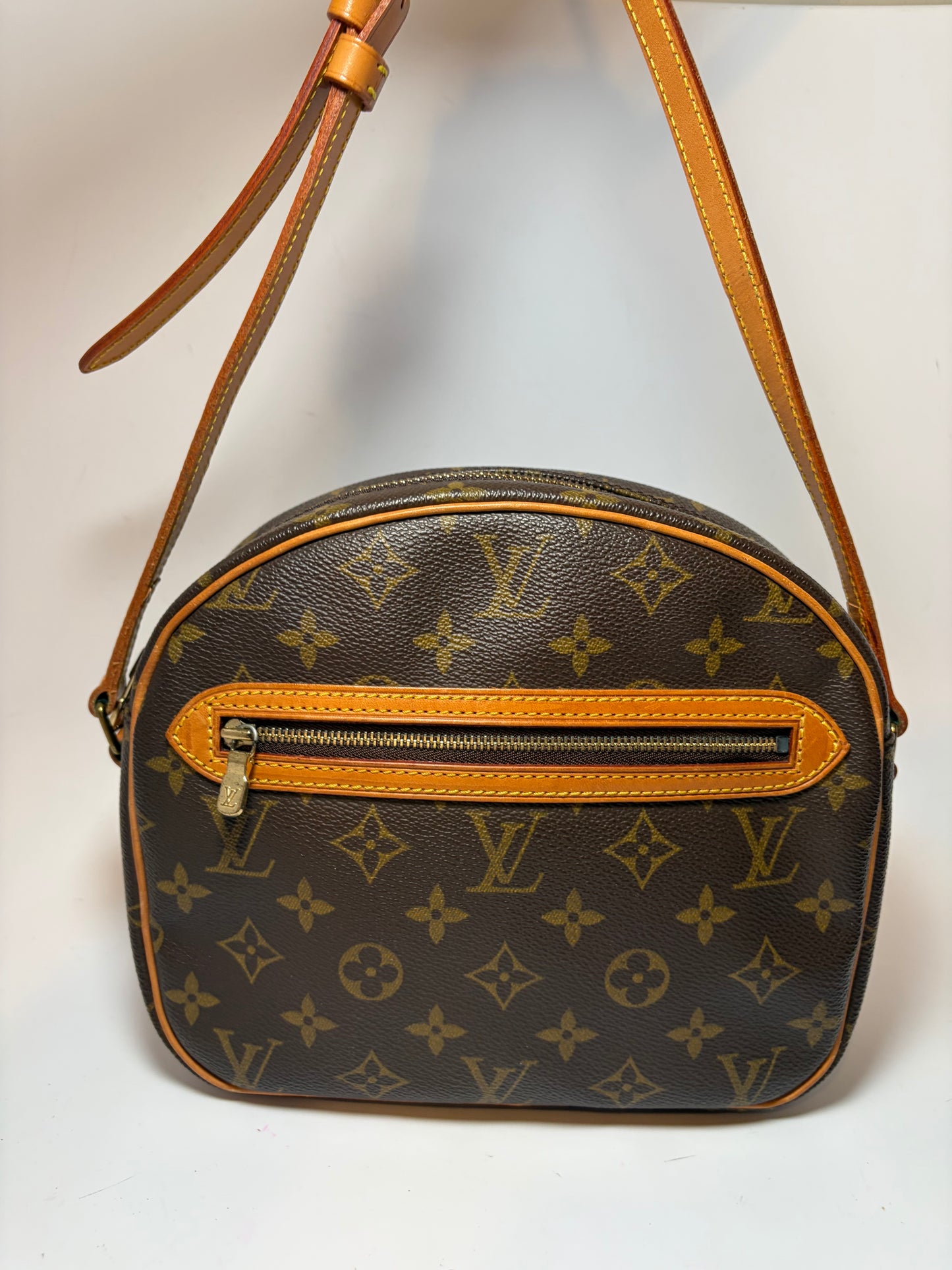 Louis Vuitton Senlis Monogram Shoulder Bag/Crossbody Bag