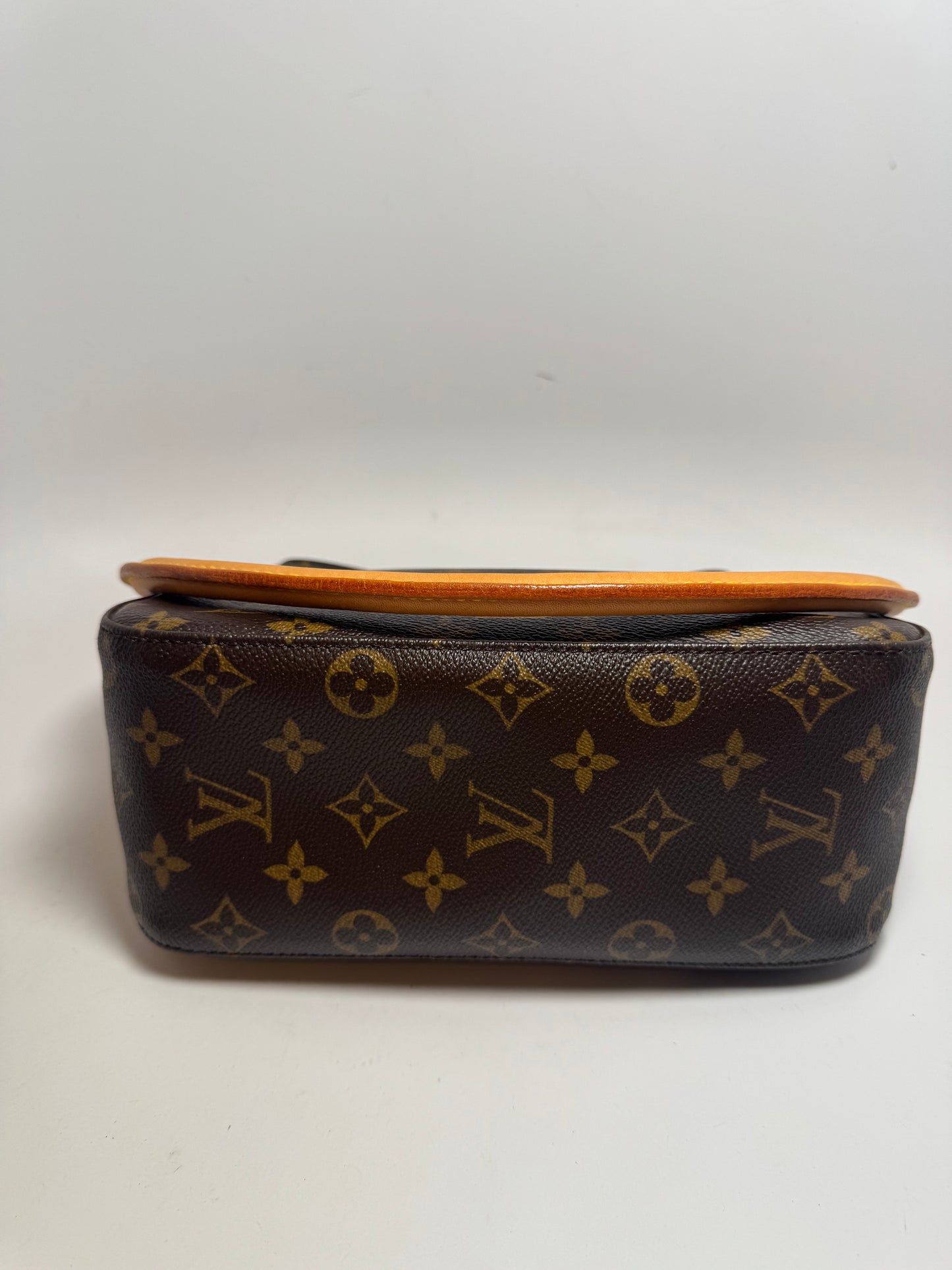 Louis Vuitton Looping MM Monogram Shoulder Bag