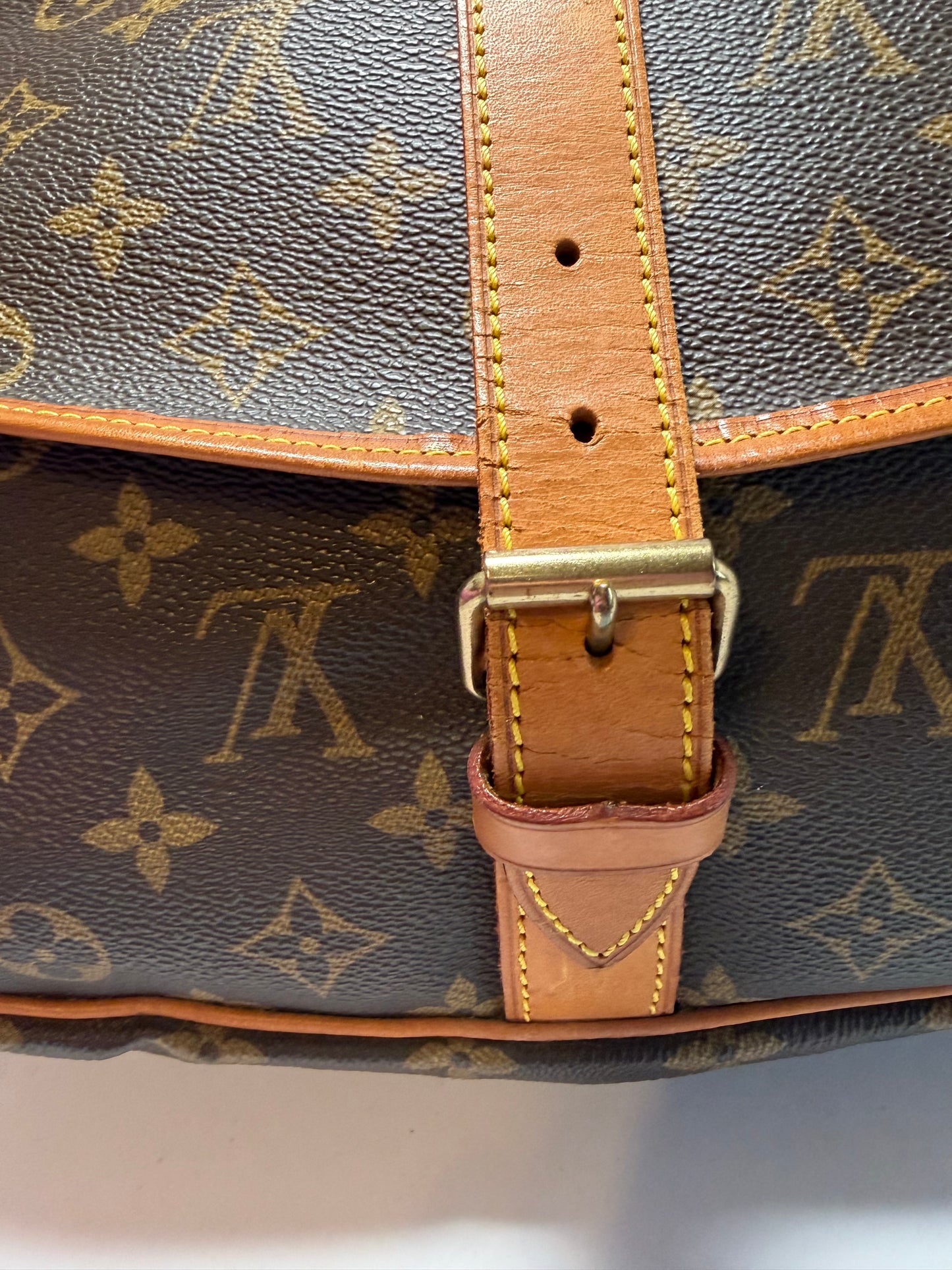 Louis Vuitton Saumur 35 Monogram Crossbody/Shoulder Bag