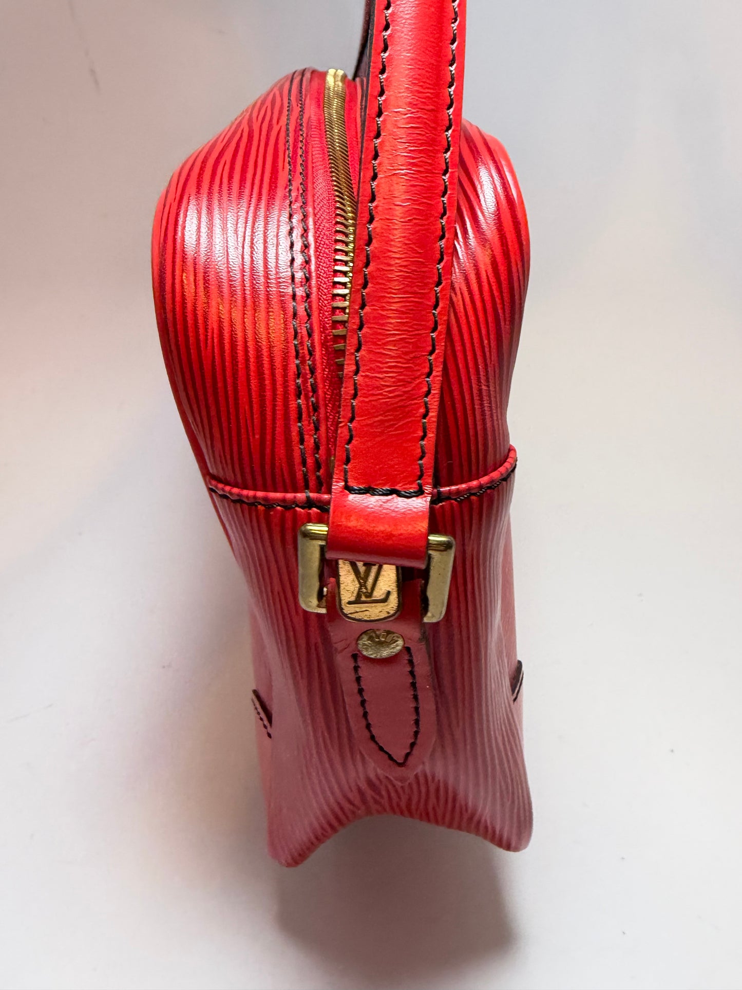 Louis Vuitton Trocadero 27 Red Epi Leather Crossbody