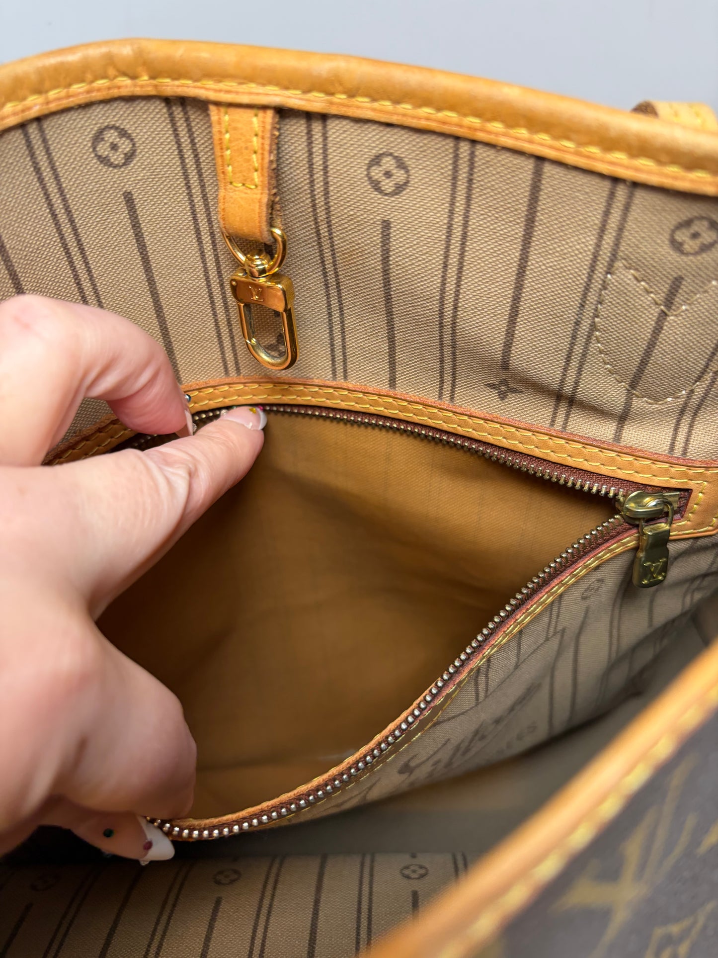 Louis Vuitton Neverfull MM Monogram Tote