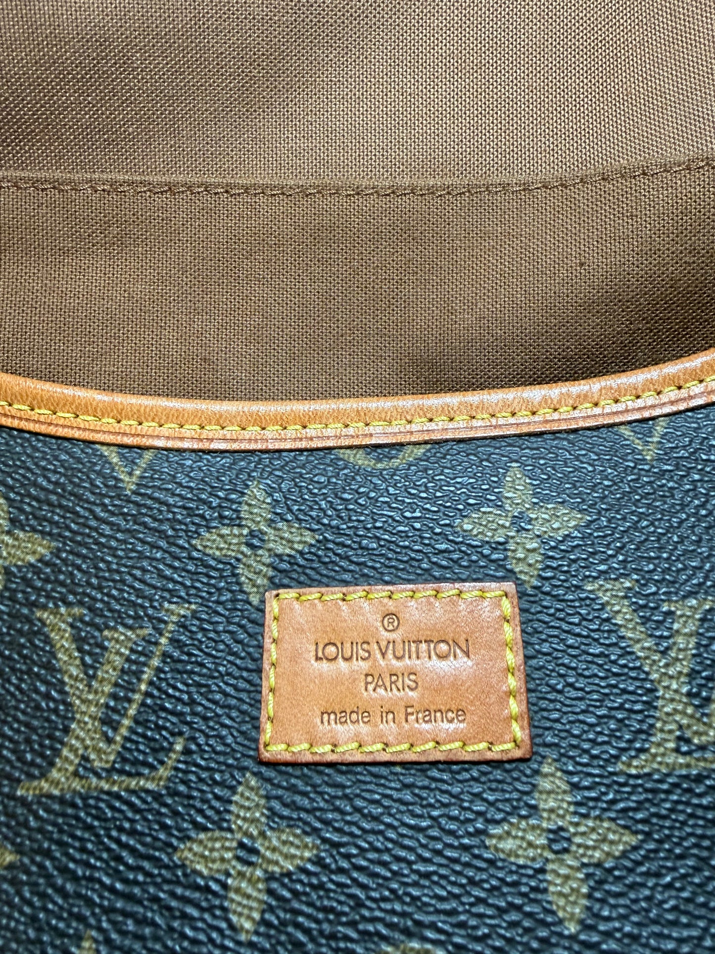Louis Vuitton Saumur 35 Monogram Crossbody/Shoulder Bag