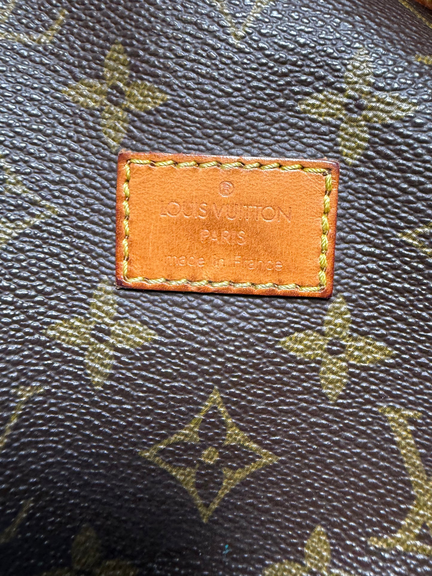 Louis Vuitton Samur 30 Monogram Crossbdoy