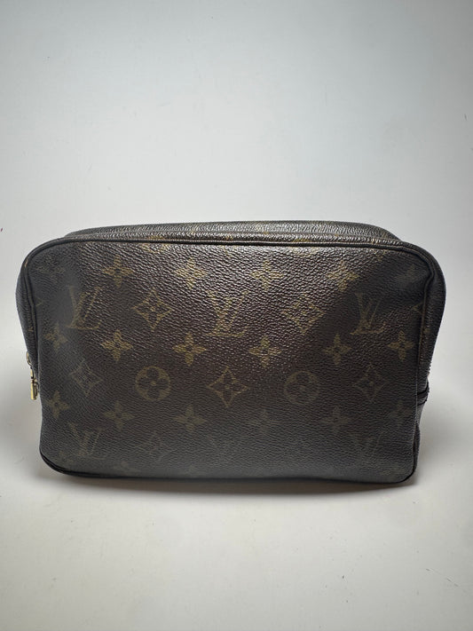 Louis Vuitton Trousse 23 Monogram Makeup Bag/Toiletry Bag