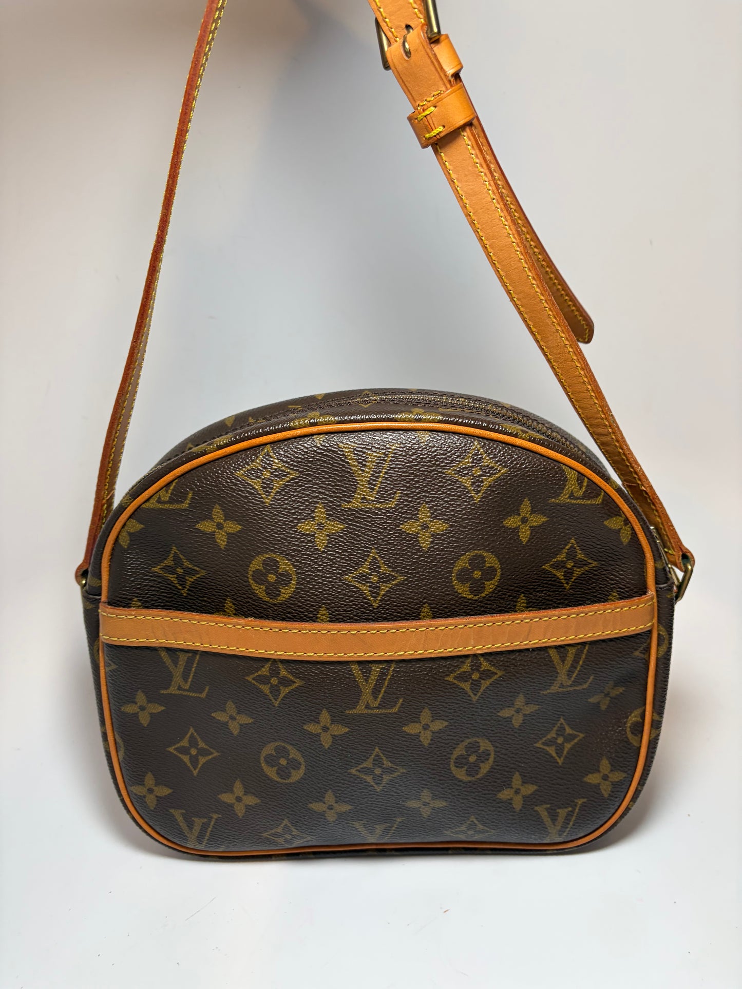 Louis Vuitton Senlis Monogram Shoulder Bag/Crossbody Bag