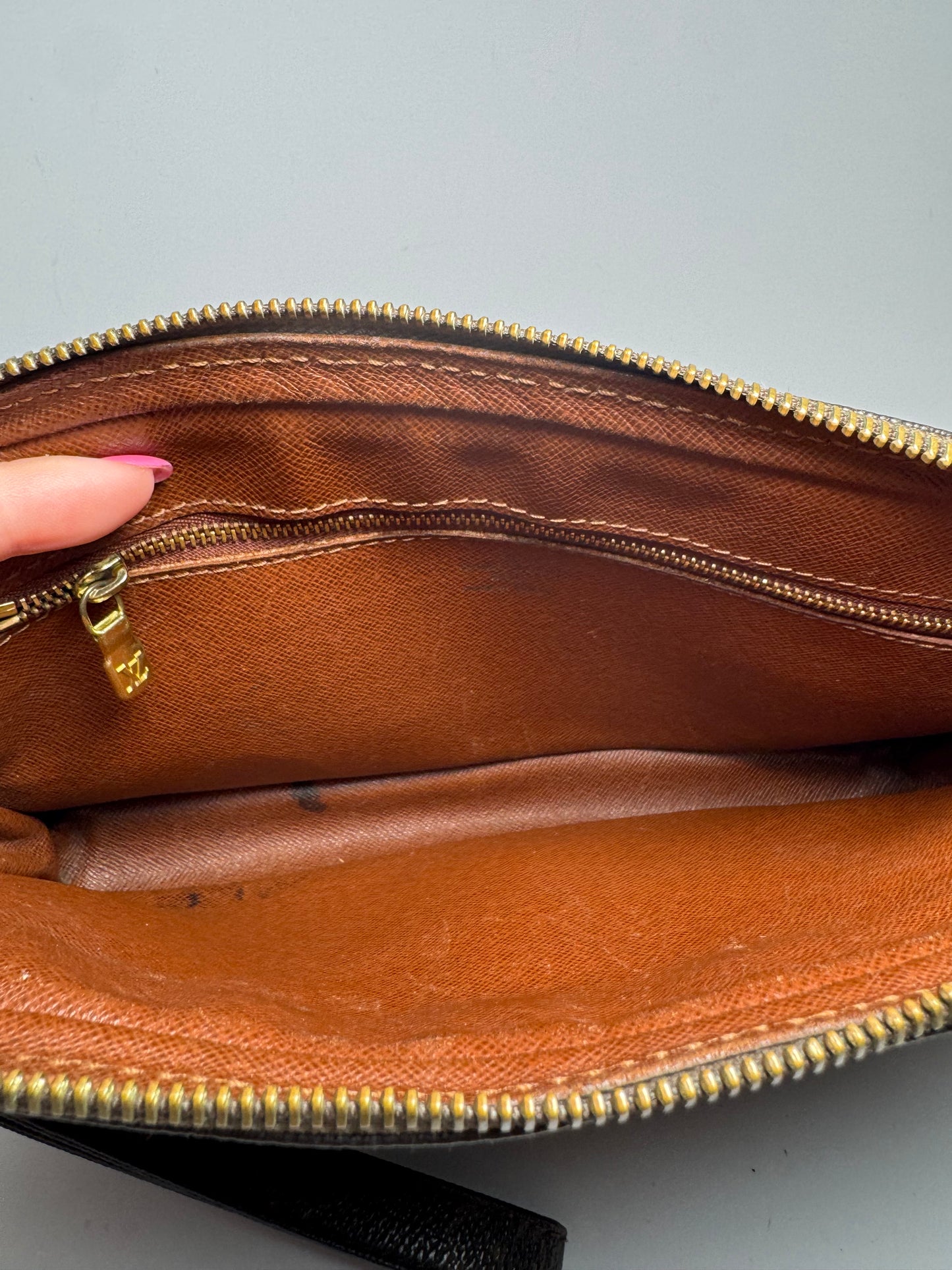Louis Vuitton Marly Draggone Clutch/Pouch W/Wristlet Monogram Made in France in February 2001